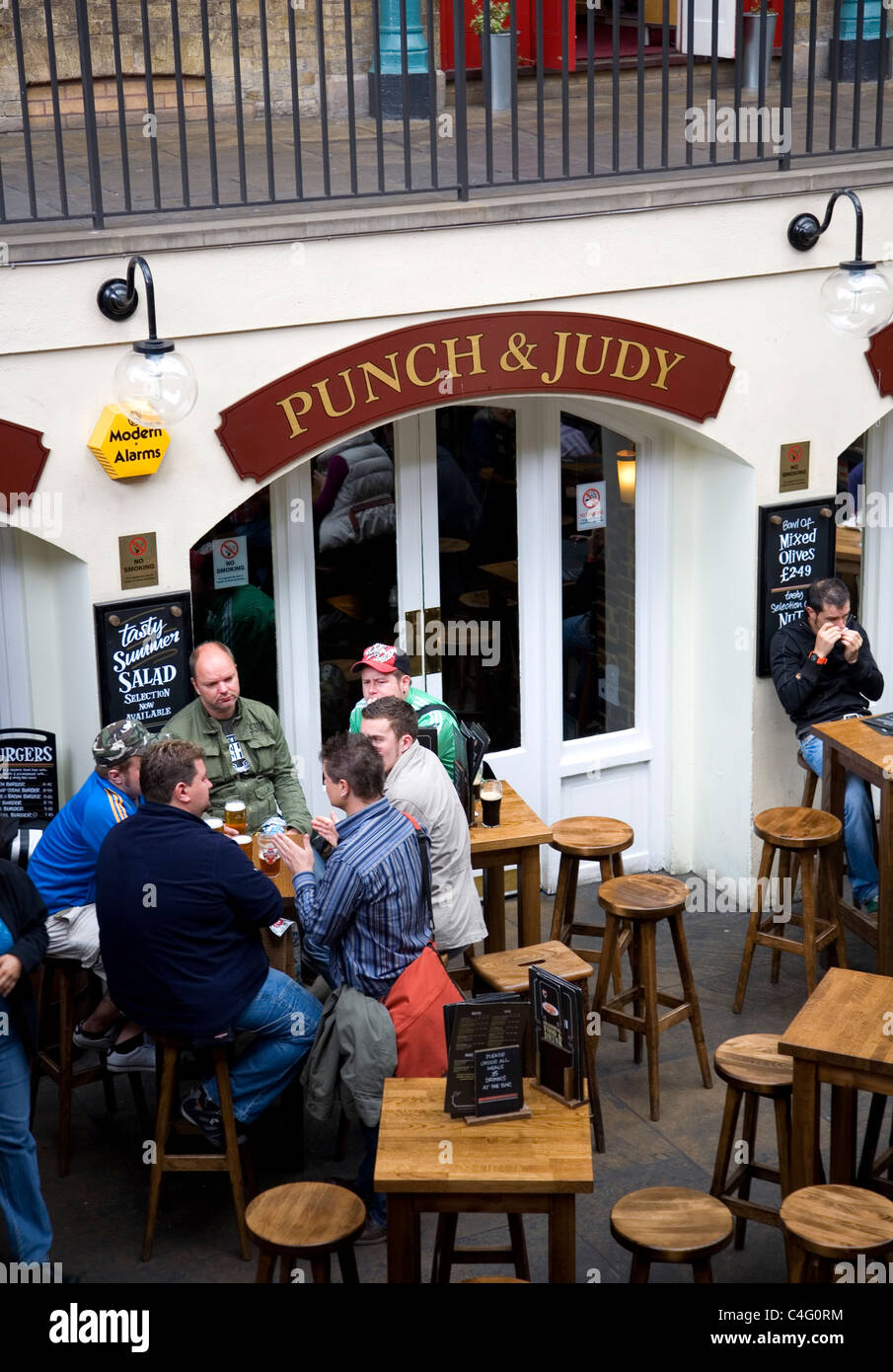 Punch & Judy Pub drinker in Covent Garden Stock Photo Alamy