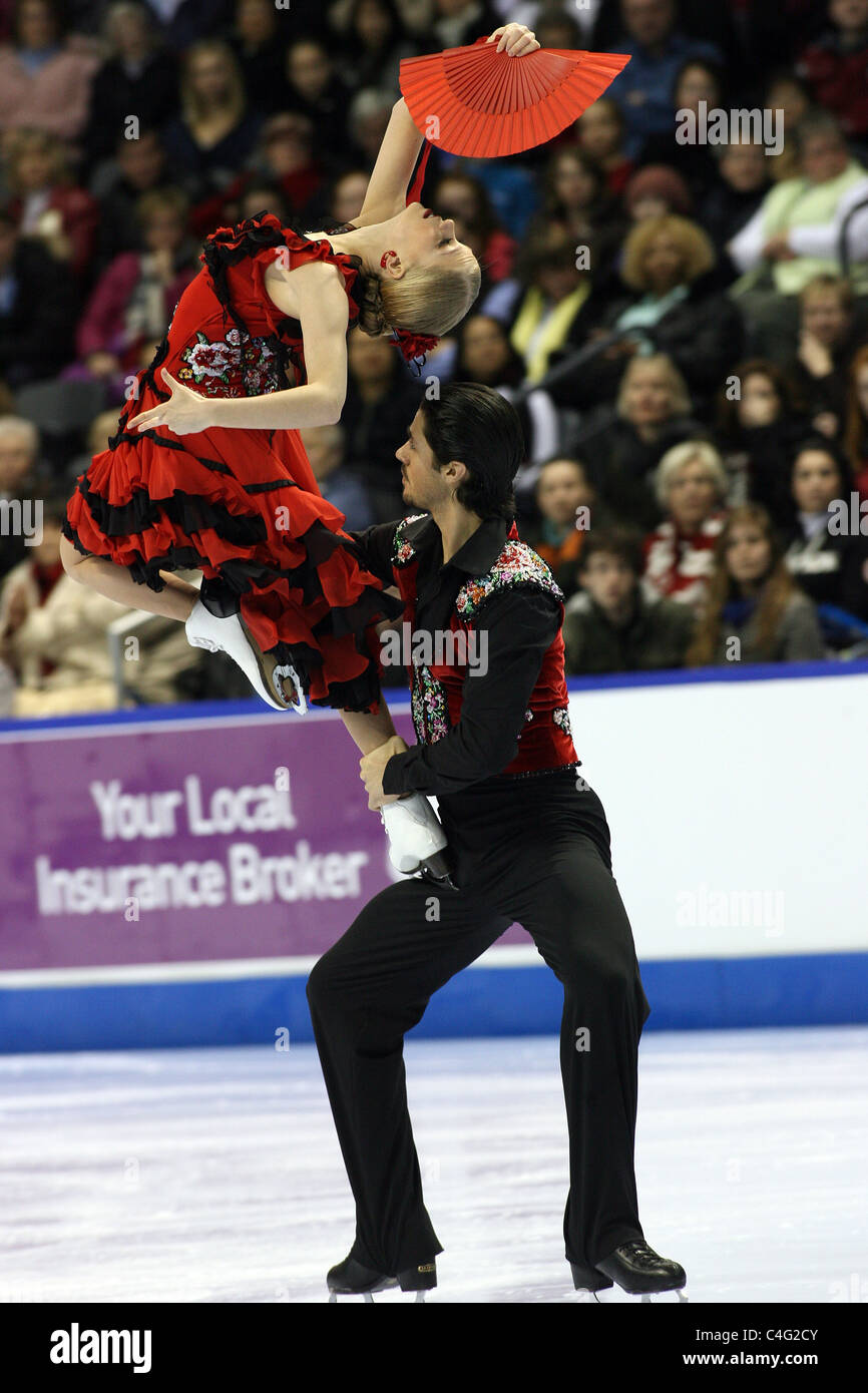 Kaitlyn Weaver and Andrew Poje compete at the 2010 BMO Skate Canada National Championships in London, Ontario, Canada. Stock Photo