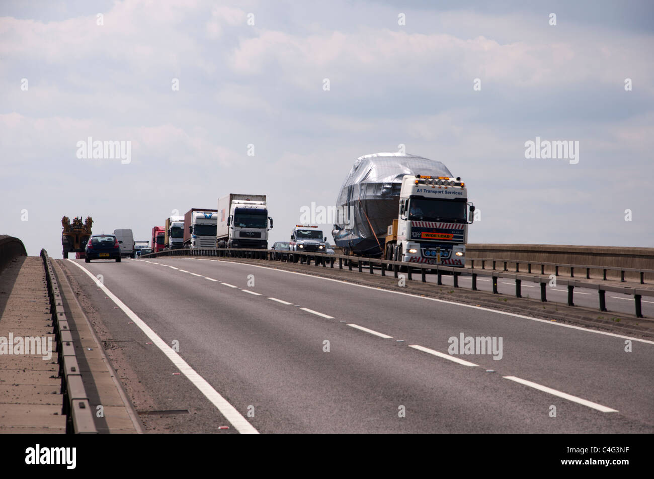 Wide load lorry hi-res stock photography and images - Alamy