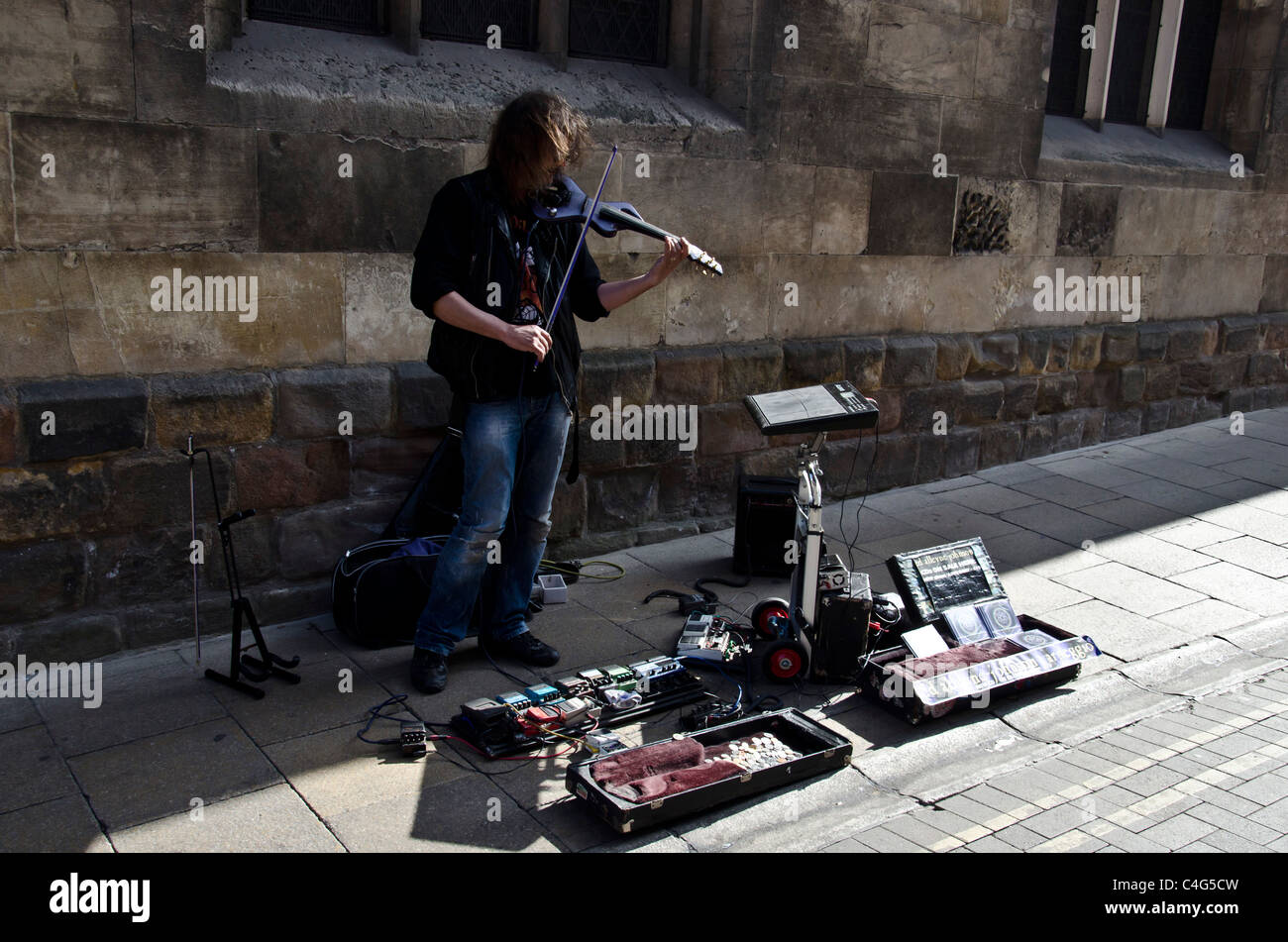 Electricviolinplaying busker in York City Centre, England Stock Photo