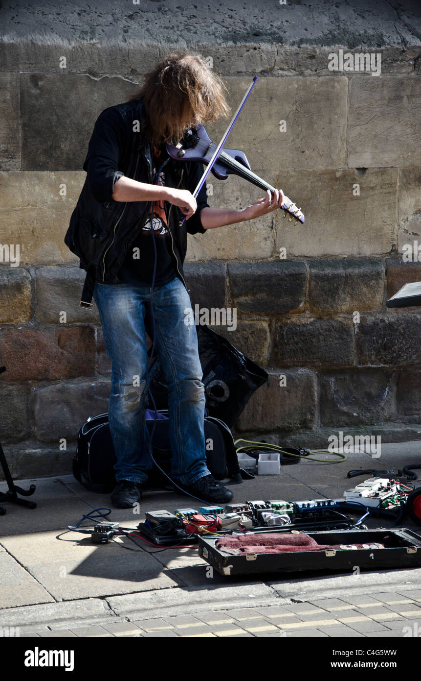 Electricviolinplaying busker in York City Centre, England Stock Photo
