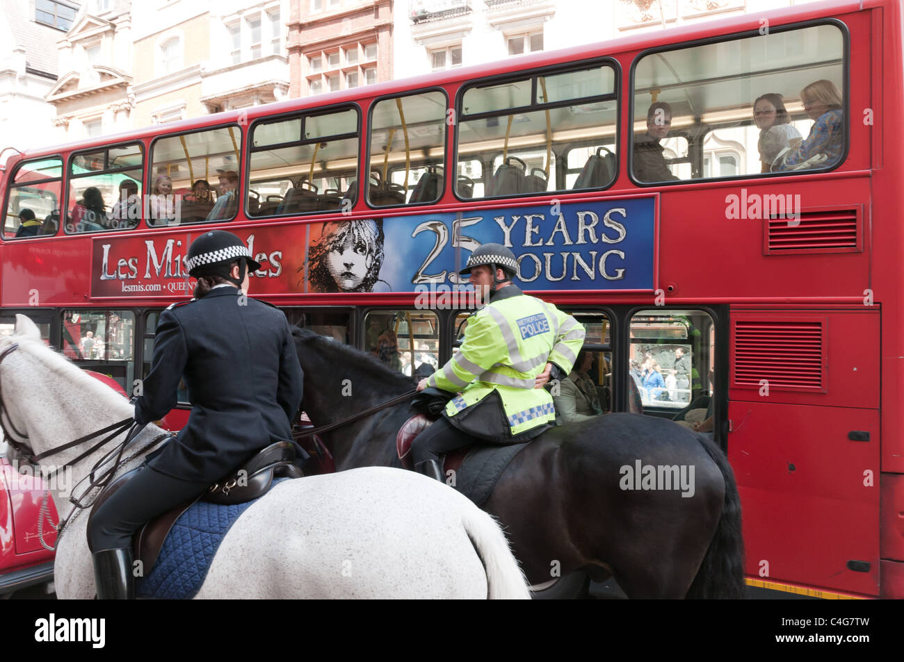 Horse police horses mounted hi-res stock photography and images - Alamy