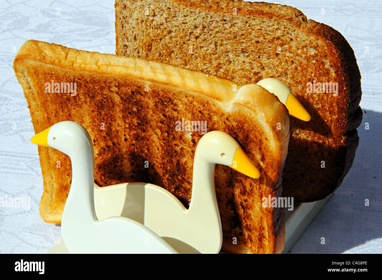 https://c8.alamy.com/comp/C4G8PE/two-slices-of-toast-in-a-novelty-goose-toast-rack-C4G8PE.jpg