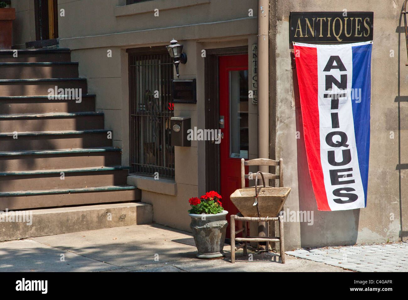 Antiques shop in Savannah, Stock Photo Alamy
