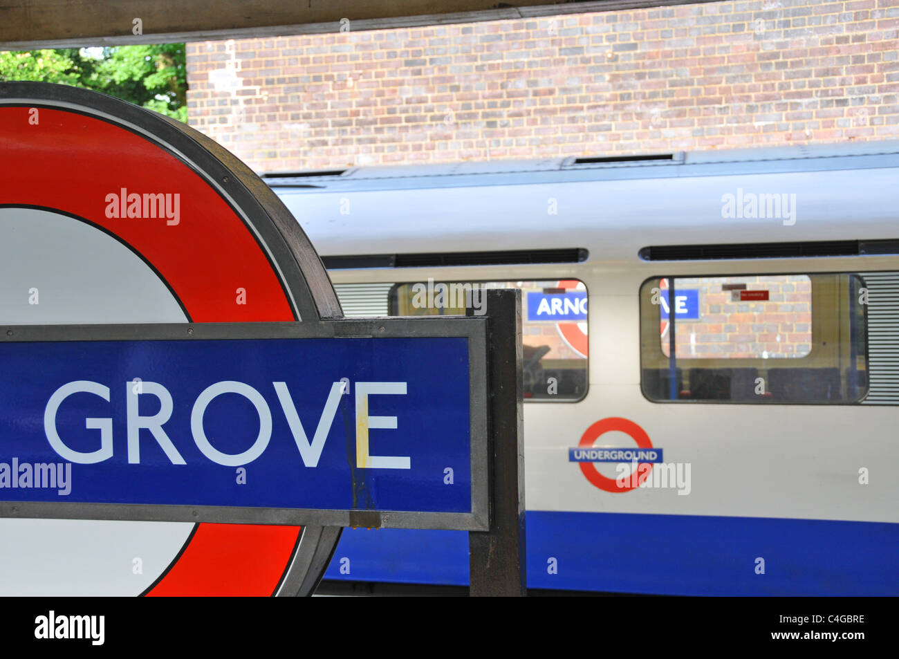 Arnos Grove London Underground Tube station Piccadilly Line platform