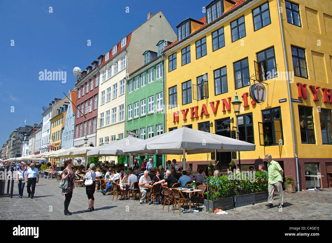 17th century waterfront buildings on Nyhavn Canal, Copenhagen (Kobenhavn), Kingdom of Denmark Stock Photo