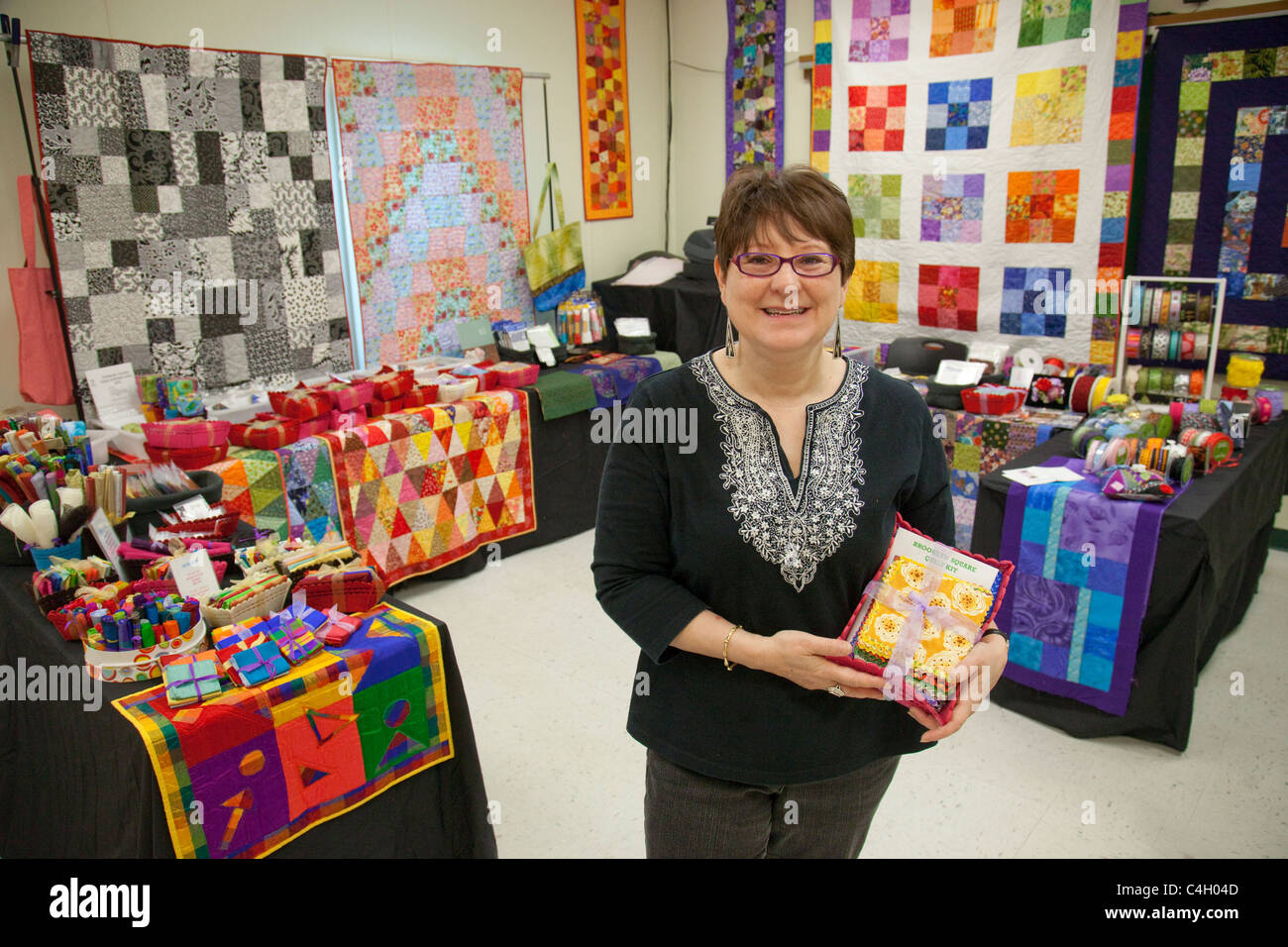 women in quilt store Stock Photo Alamy