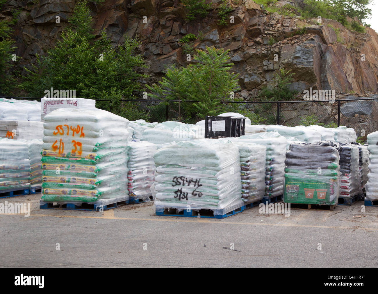 Mulch soil hires stock photography and images Alamy