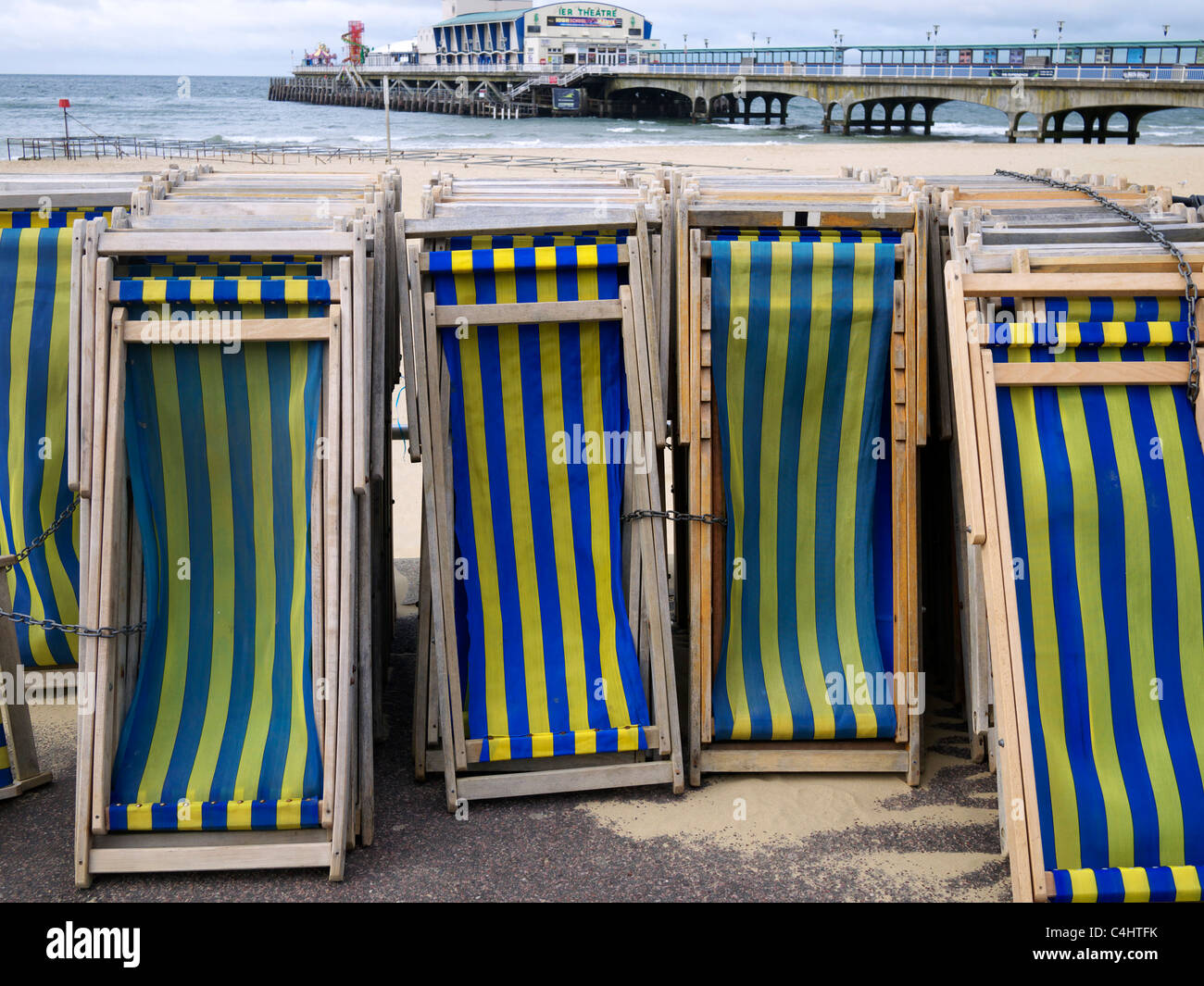 Classic deck chairs hires stock photography and images Alamy