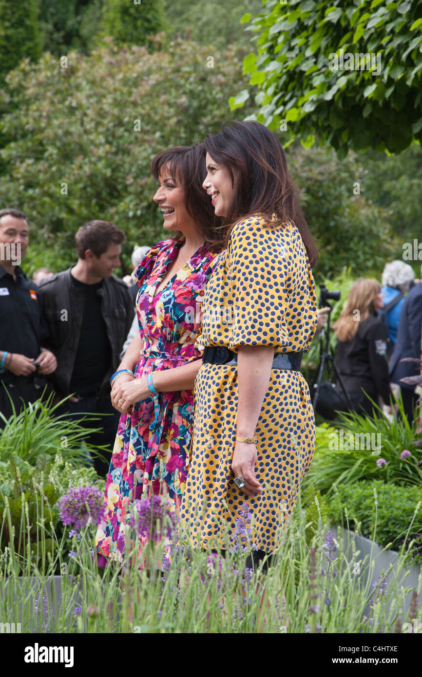 Celebrities Lorraine Kelly and Kirstie Allsopp at the RHS Chelsea Flower Show 2011 Stock Photo