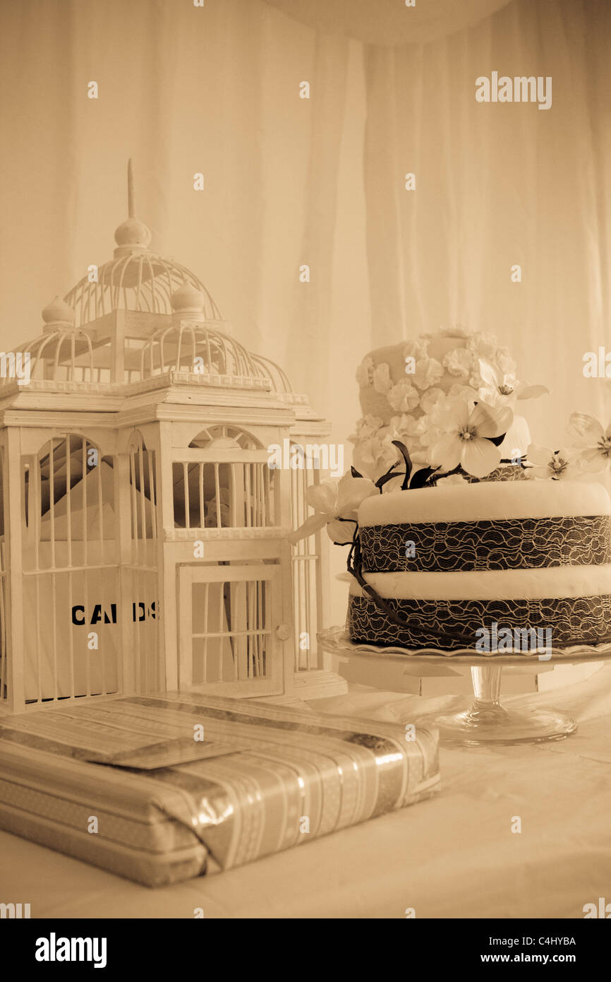Wedding cake card box hi-res stock photography and images - Alamy