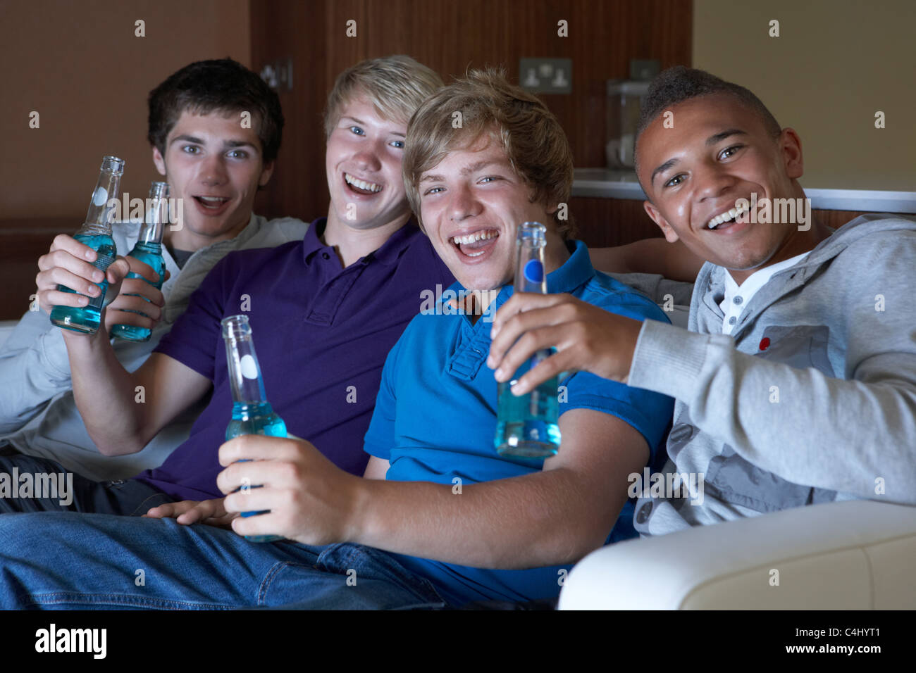 Drunken boys. Breaking boy news. мужчина с пивом конкурс. Drunk boy. студенты пьют.