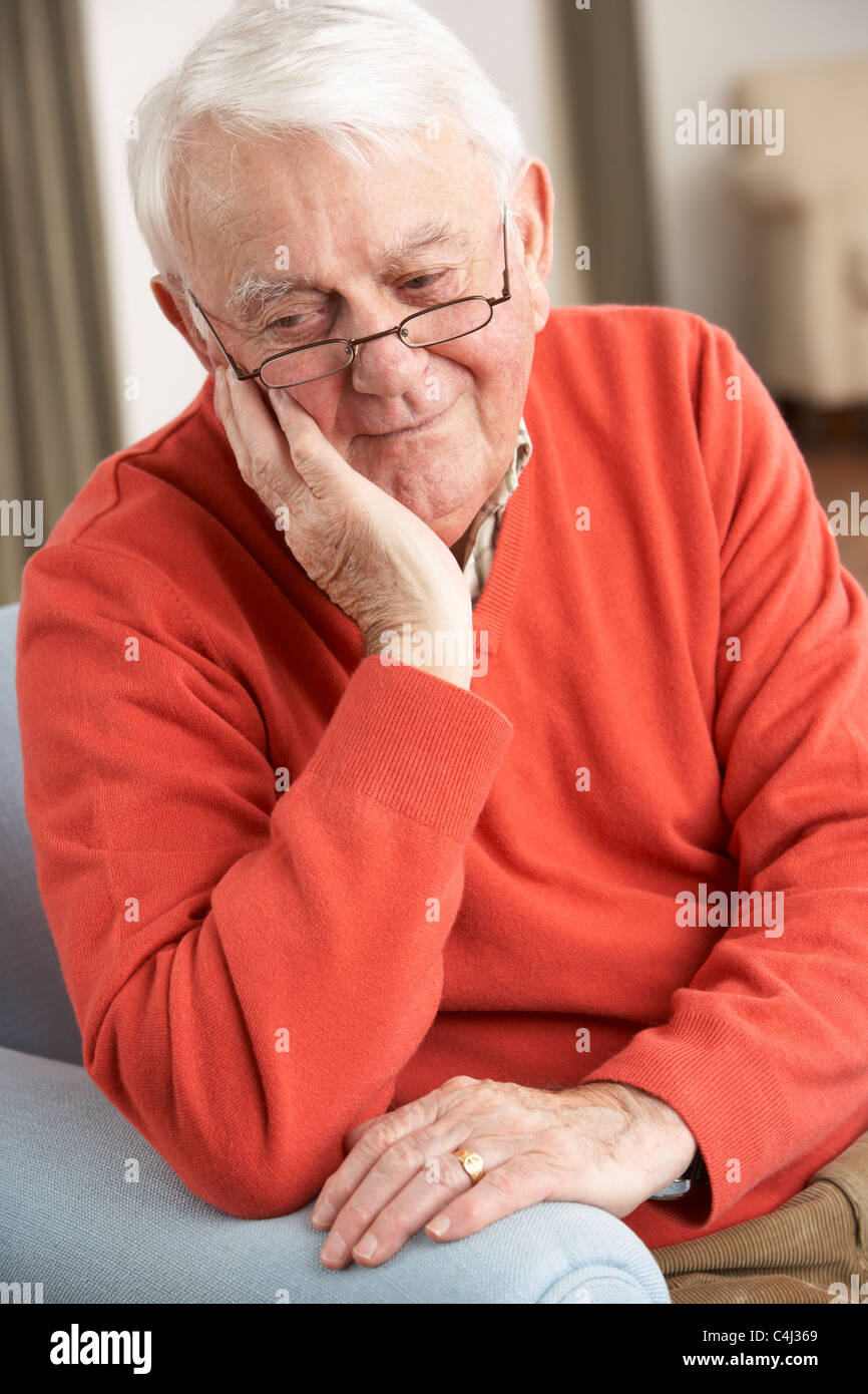 Old man sad lonely home hi-res stock photography and images - Alamy