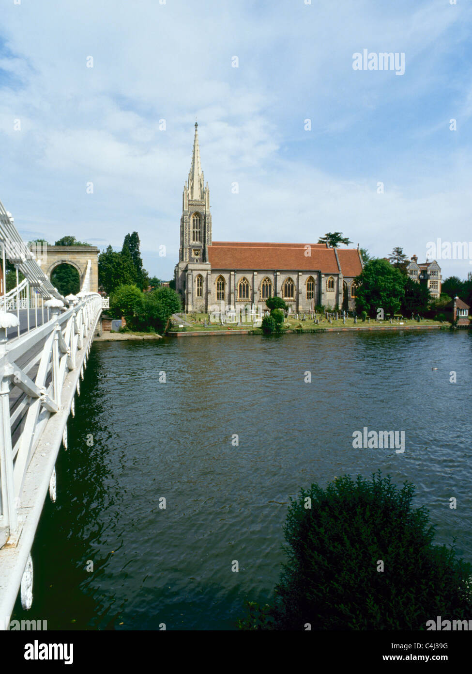 River Thames, bridge and church at Marlow, Buckinghamshire, UK Stock ...