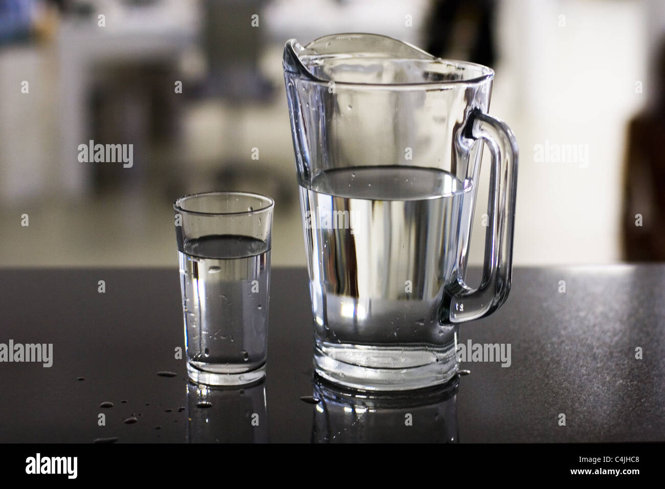 https://c8.alamy.com/comp/C4JHC8/water-glass-and-carafe-C4JHC8.jpg