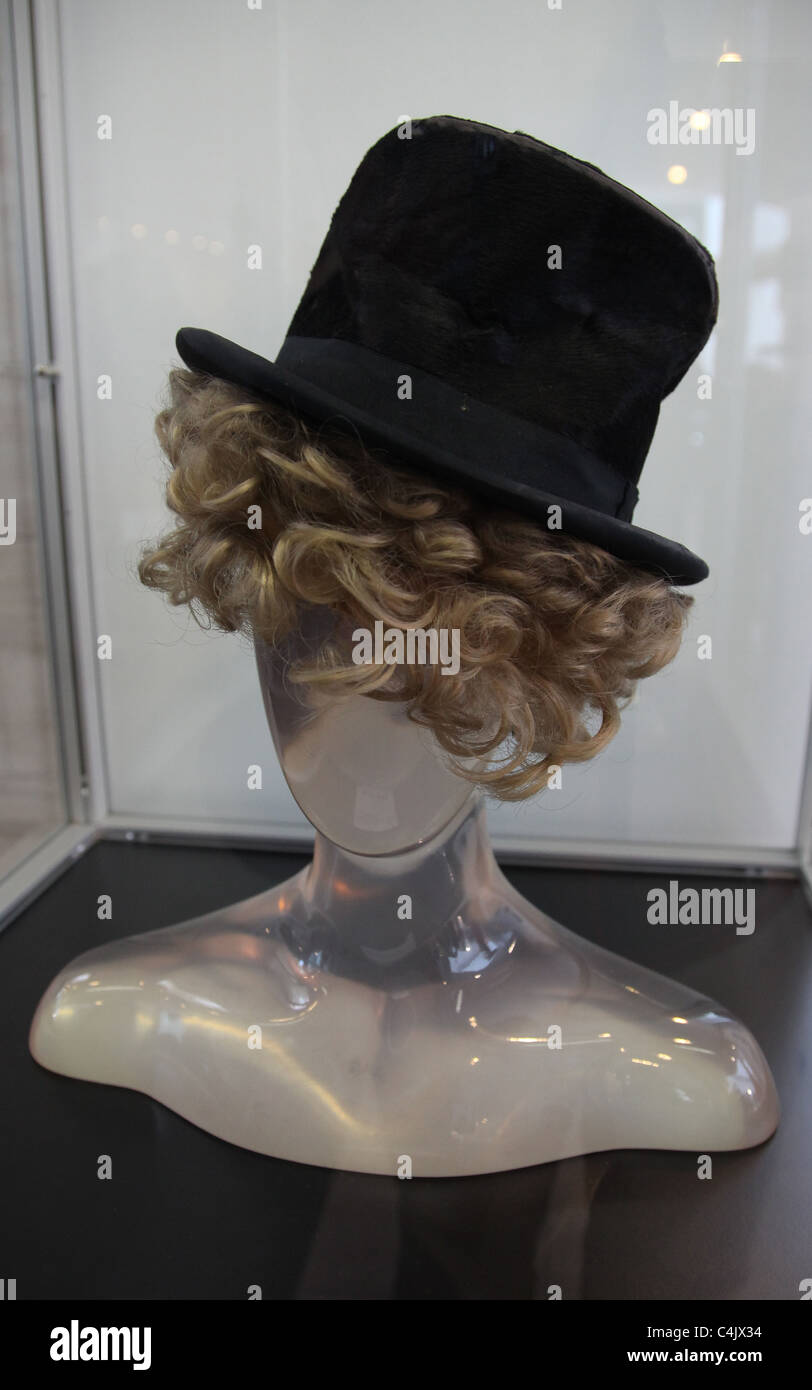 HARPO MARX HAT DEBBIE REYNOLDS HOLLYWOOD MEMORABILIA AUCTION PREVIEW BEVERLY HILLS LOS ANGELES CALIFORNIA USA 15 June 2011 Stock Photo