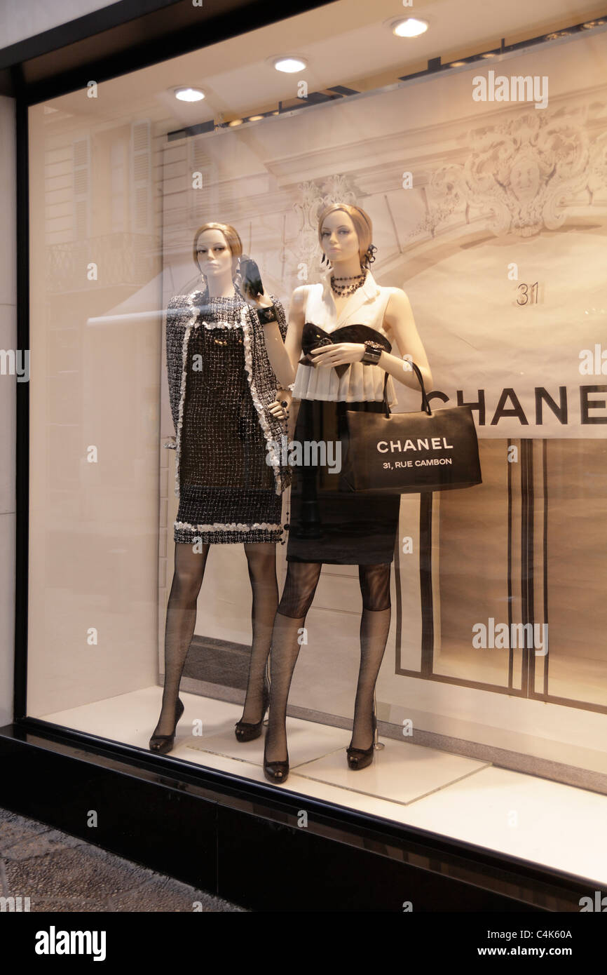 Rindende intellektuel Overfrakke Luxury shopping Chanel Nice France Stock Photo - Alamy