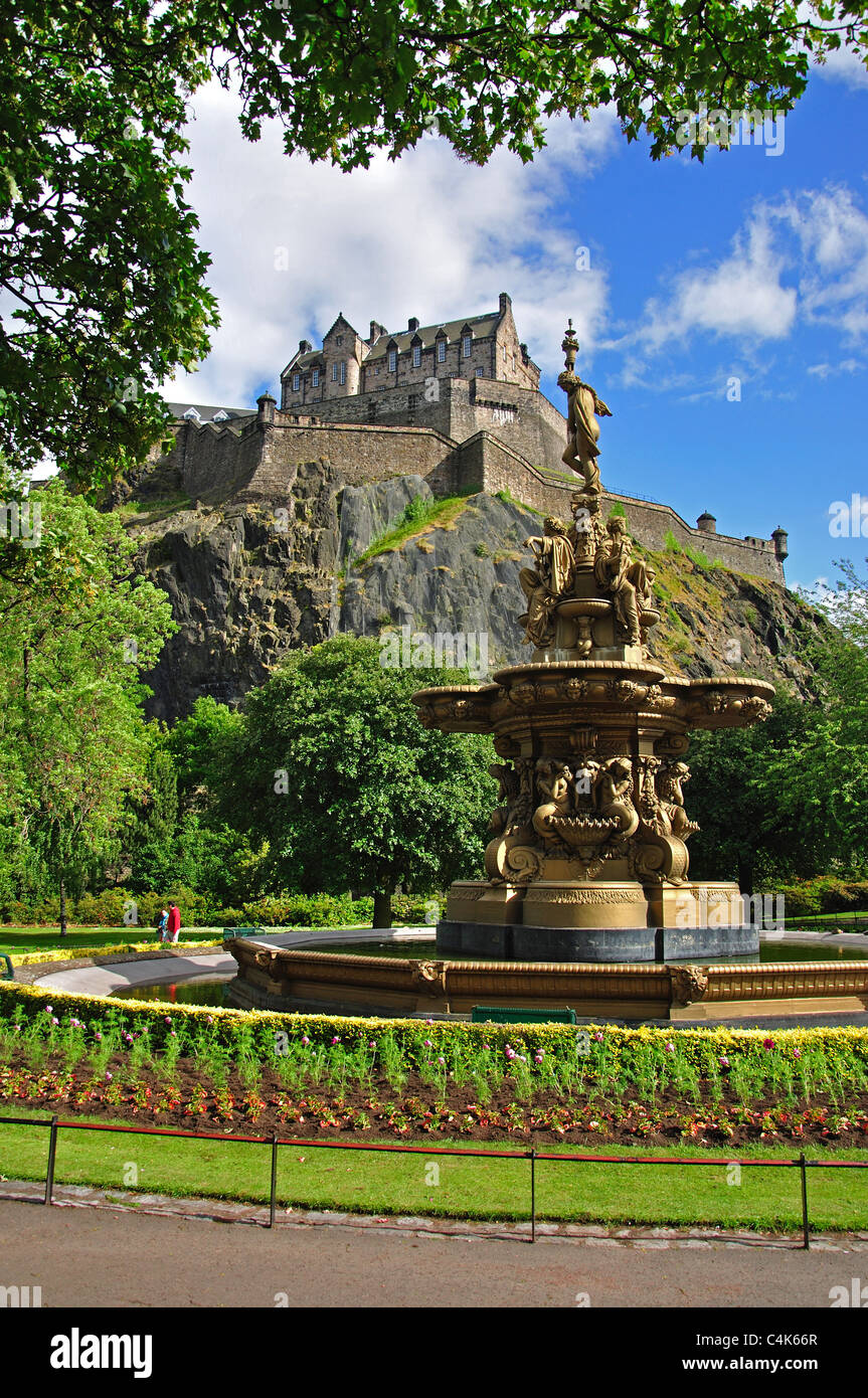 Ross Fountain and Edinburgh Castle, Princes Street Gardens, Edinburgh, Lothian, Scotland, United Kingdom Stock Photo