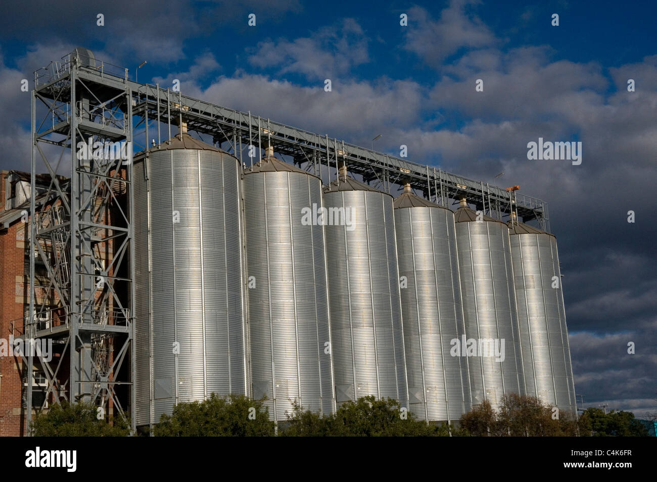 Tall silos hires stock photography and images Alamy