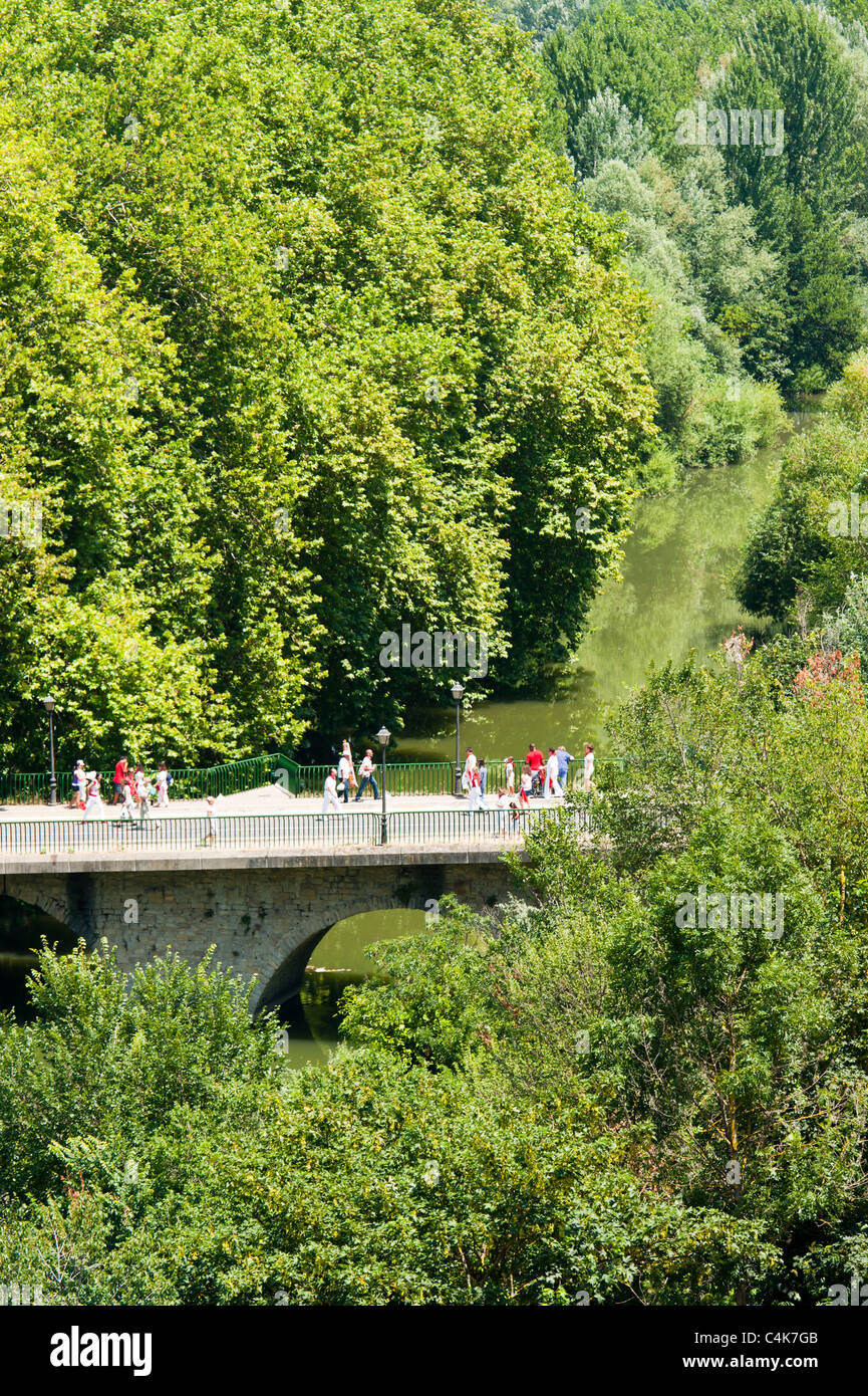 'Puente de Curtidores' (Tanners Bridge) on the river Arga, Pamplona
