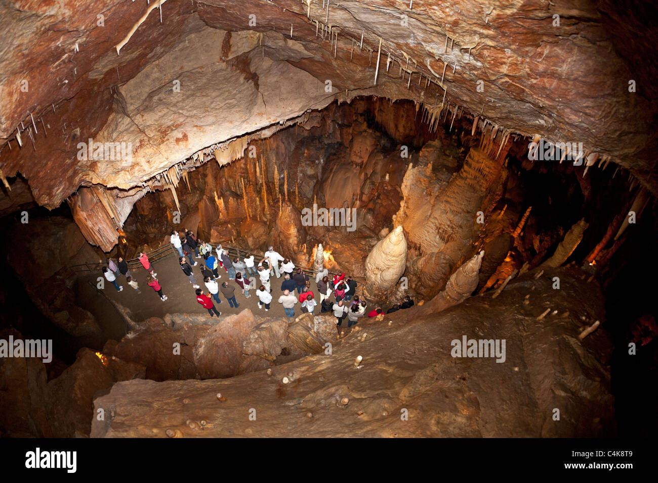 Tourists visiting the Dargilan cave, at Meyrueis (Lozere - France).  Touristes visitant la grotte de Dargilan (France). Stock Photo