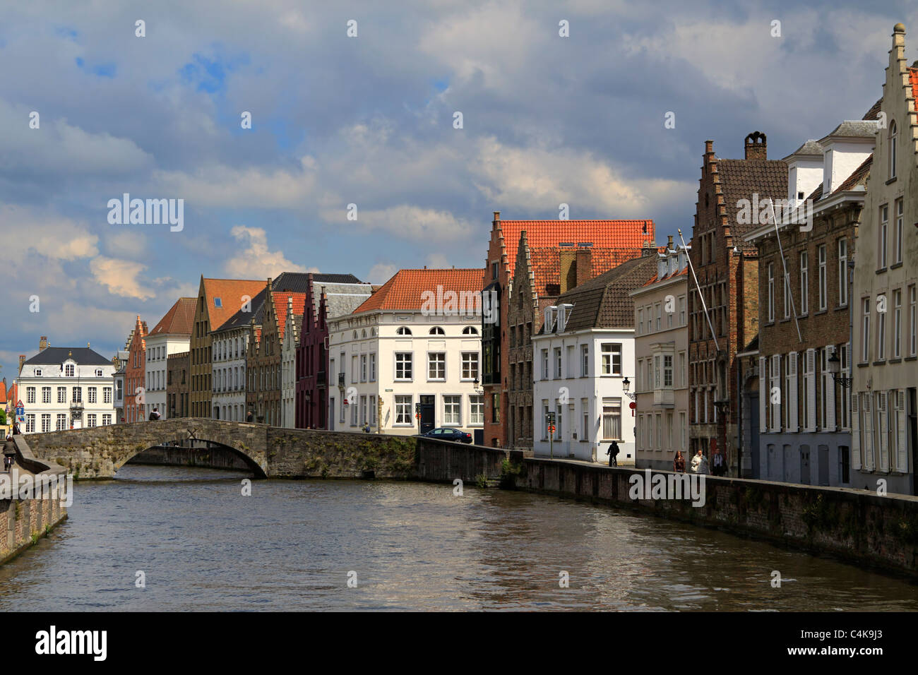 Spinolarei canal, Bruges, Belgium. Konings Brug and typical canalside houses with stepped gables and medieval architecture. Stock Photo