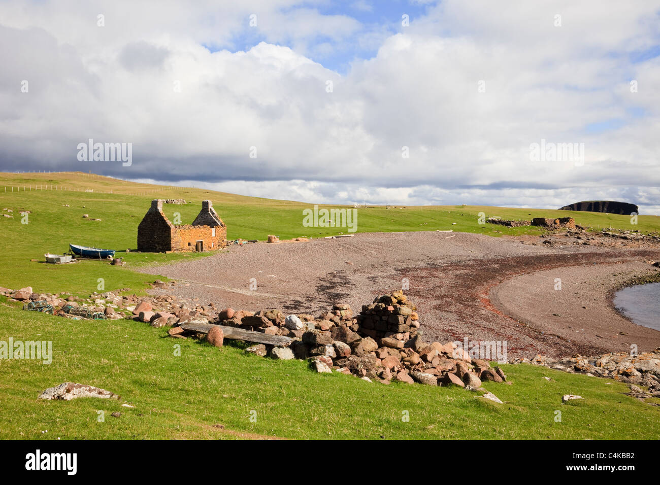 Stenness, Eshaness, Shetland Islands, Scotland, UK. Old Haaf fishing station with remains of 19th century lodges around beach Stock Photo