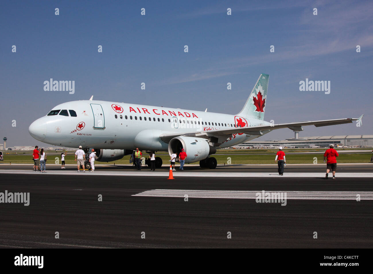aircraft airplane "Air Canada" exterior runway Stock Photo Alamy