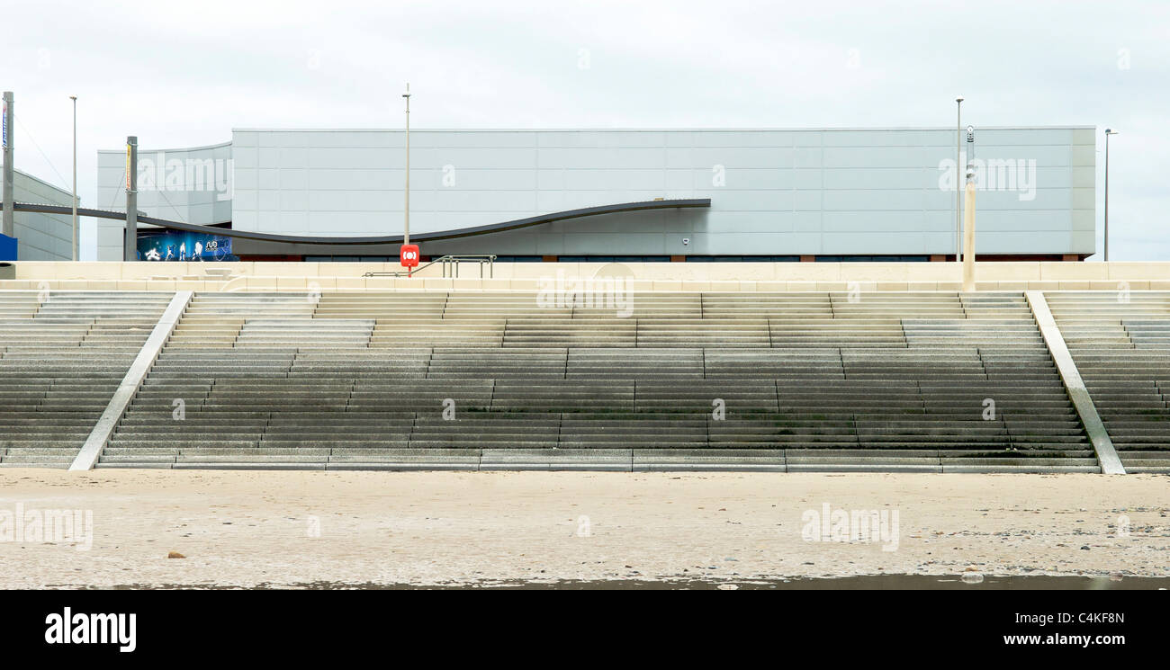 Modern building on Cleveleys seafront Stock Photo - Alamy