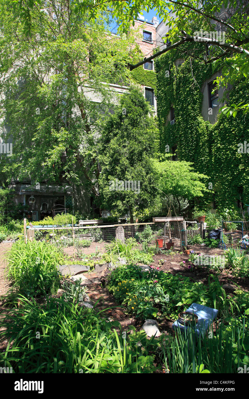 Community garden, East Village, 9th Street, Manhattan, New York City, USA Stock Photo Alamy
