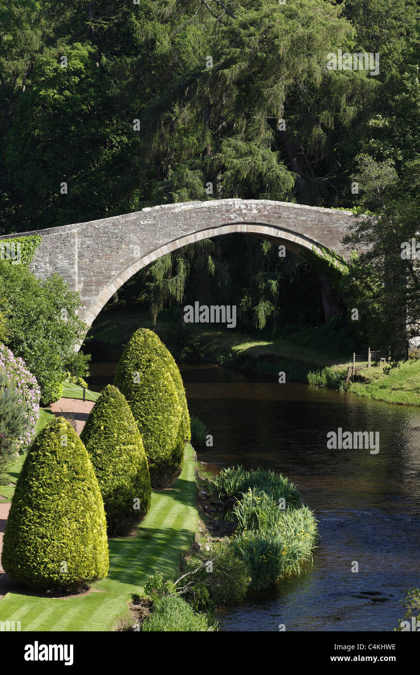Brig O' Doon over the River Doon as featured in Tam O' Shanter by Robert Burns, Alloway, Ayrshire, Scotland, UK Stock Photo