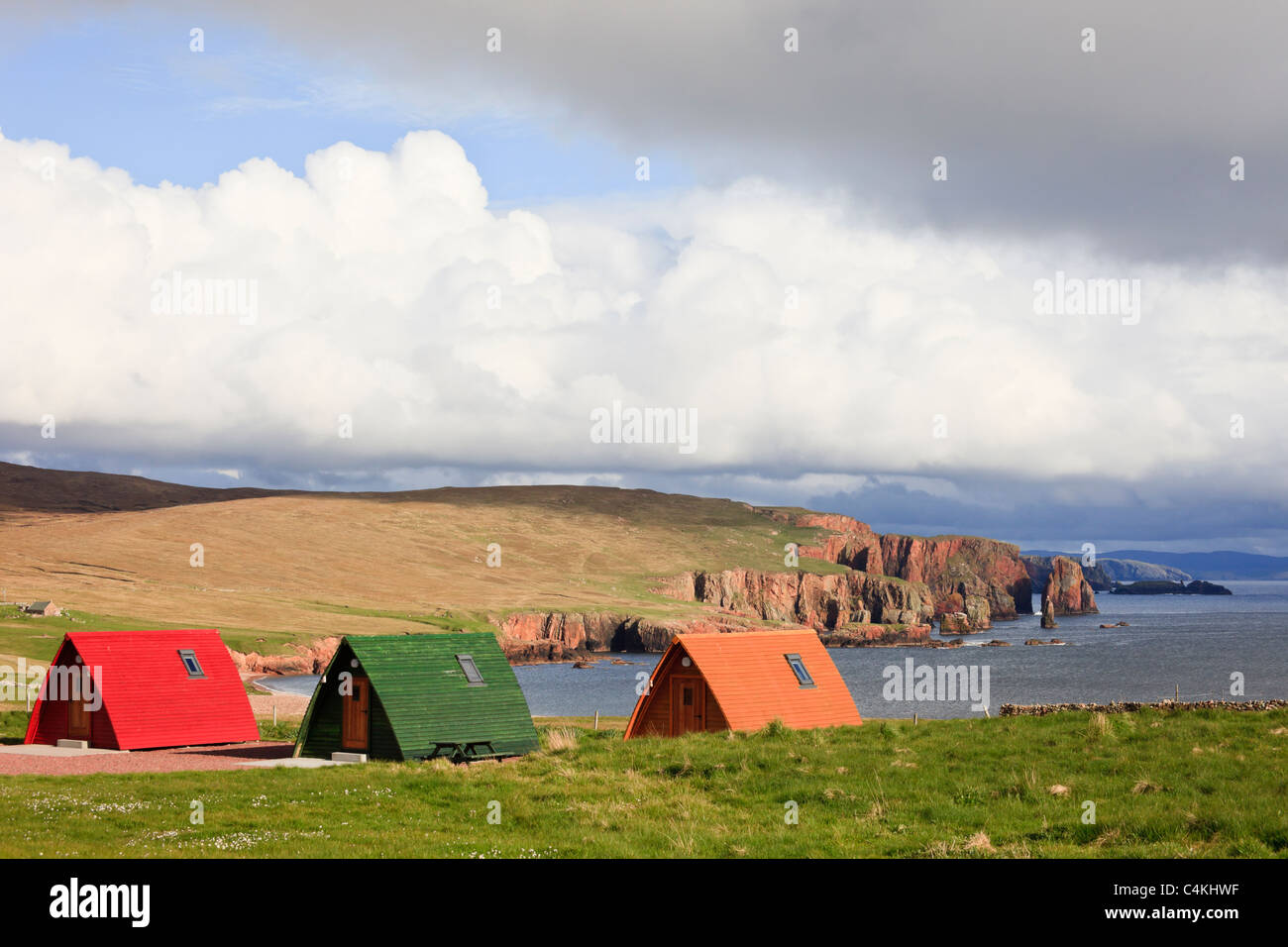 Eshaness, Shetland Islands, Scotland, UK. Wooden wigwams in Braewick cafe campsite overlooking the sea and rugged coastline Stock Photo