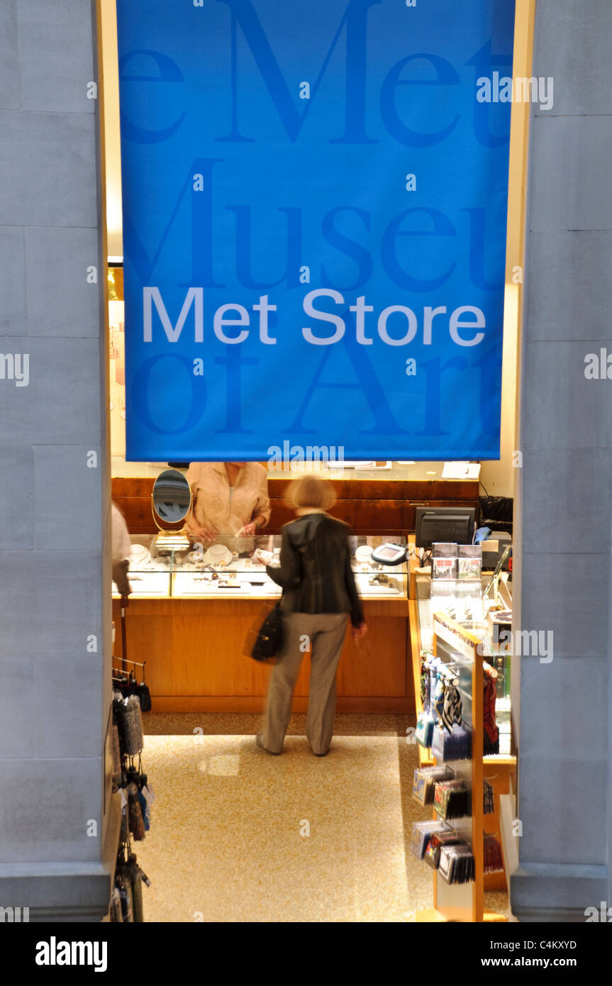 Grand Hall, souvenir and jewellery store, Metropolitan Museum of Art