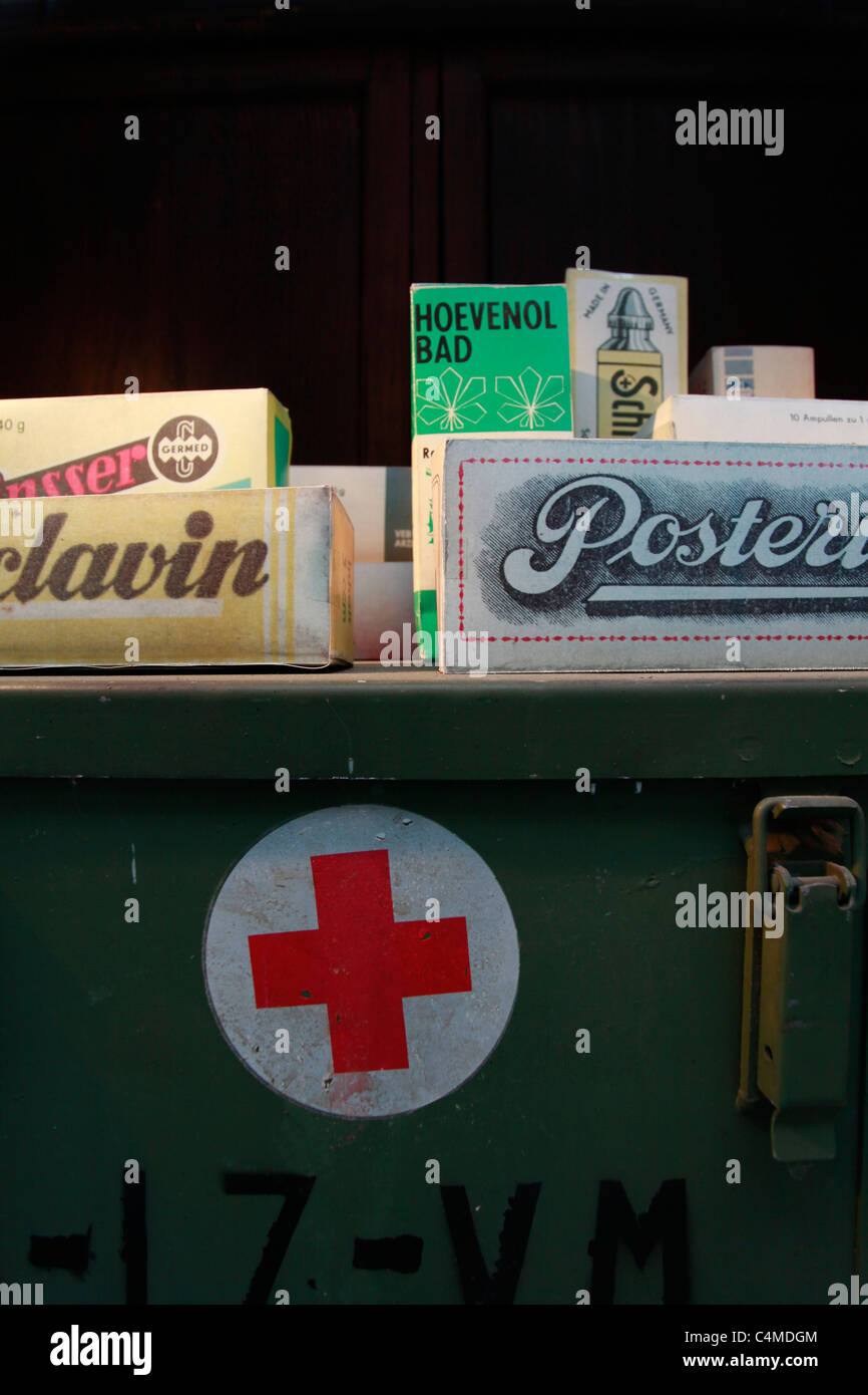 enz lip motor An old German first aid kit of the "German Red Cross Stock Photo - Alamy