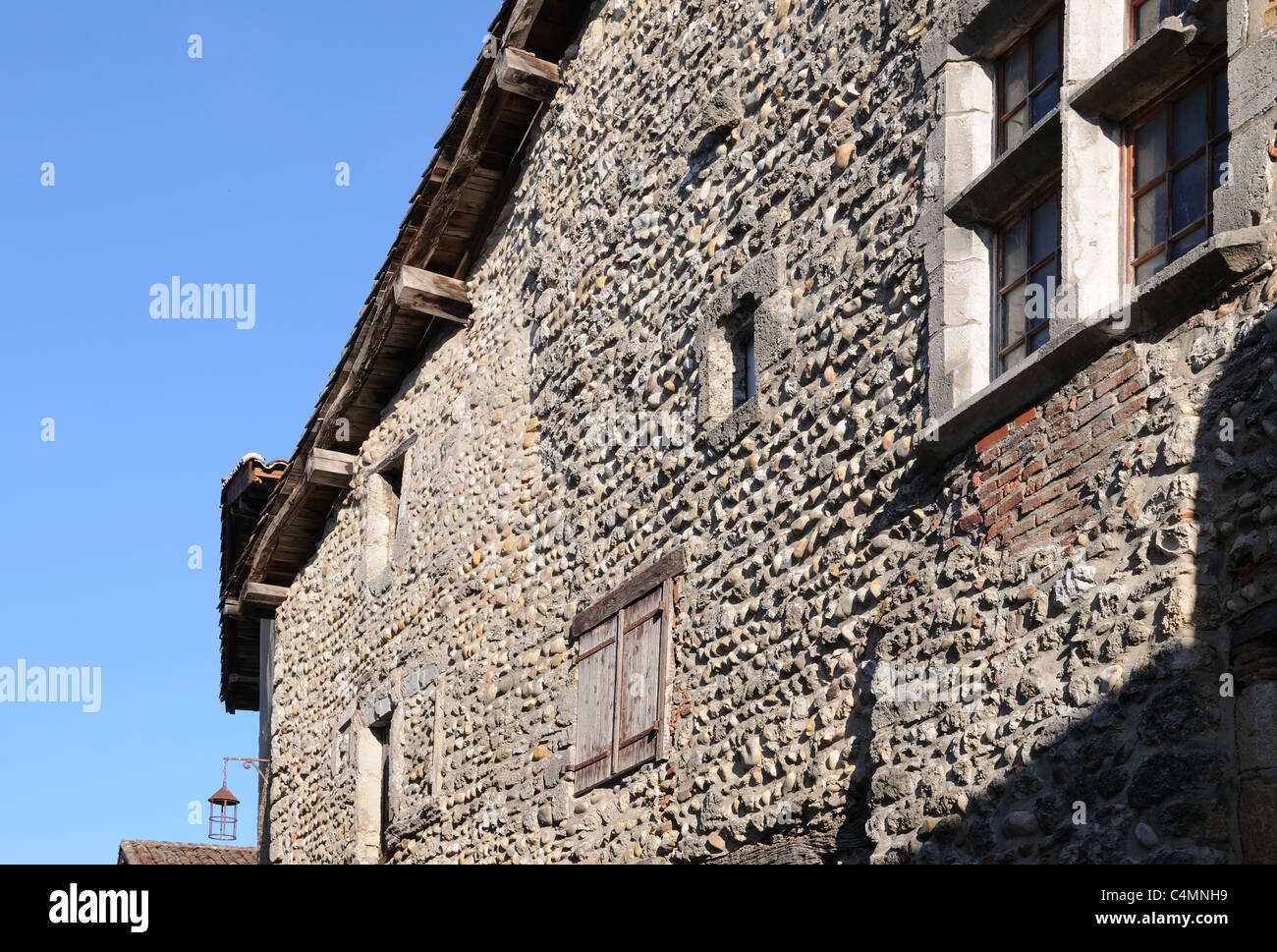 Old stone buildings hi-res stock photography and images - Alamy
