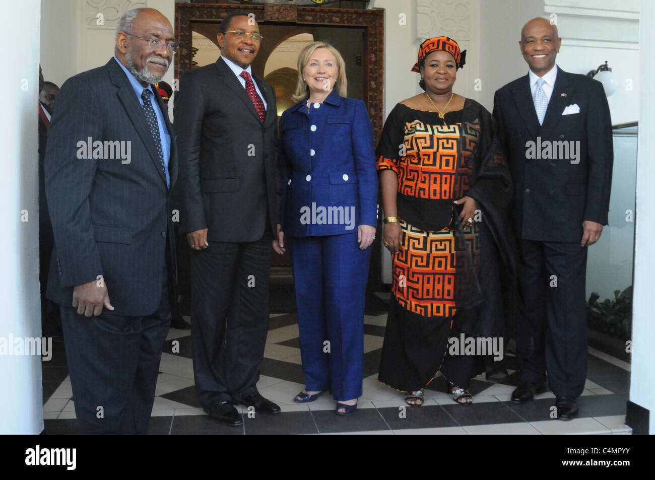 Tanzanian President Jakaya Kikwete and U.S. Secretary of State Hillary  Clinton at of the State House in Dar es Salaam, Tanzania Stock Photo