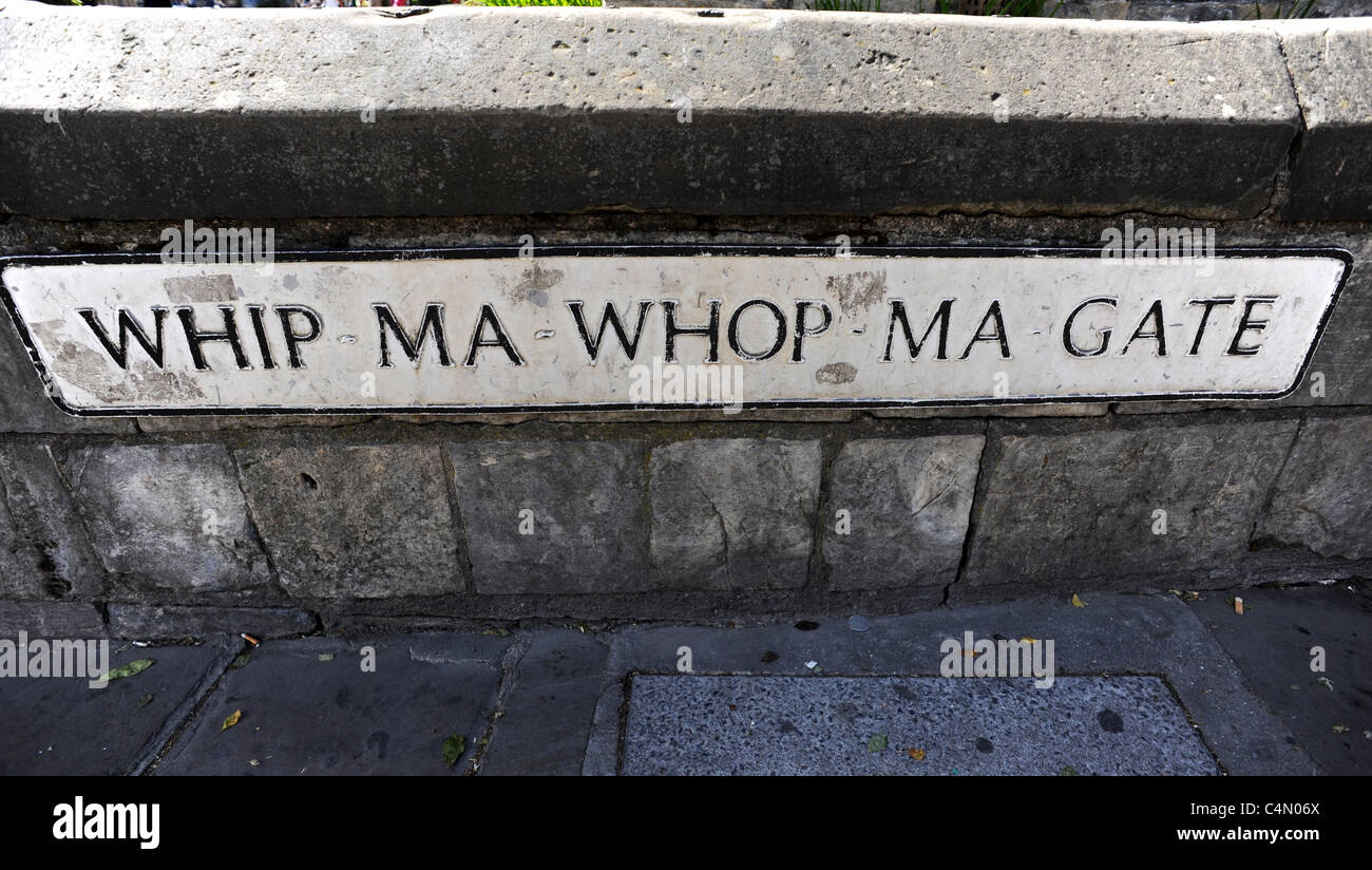Sign for Whip Ma Whop Ma Gate the shortest street in York Stock Photo