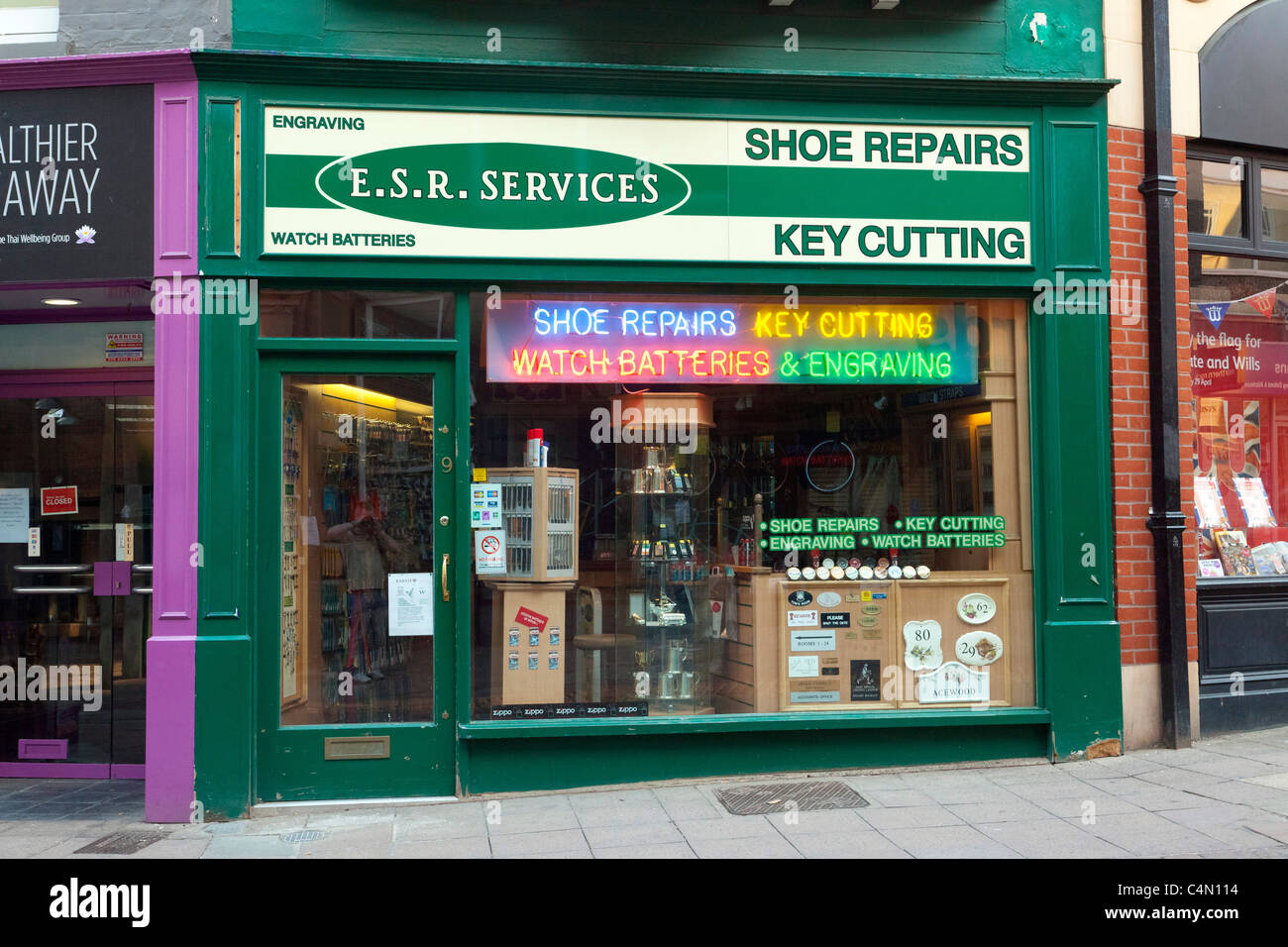 Shoe repair uk hi res stock photography and images Alamy