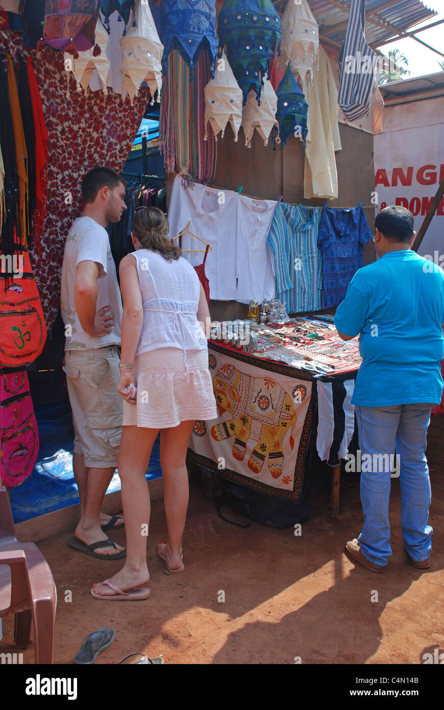 A Xadrez E a Gamão São Vendidas No Mercado Do Bazar Na Índia Índia Do  Presente Da Lembrança Anjuna, GOA Foto de Stock - Imagem de batalha, bazar:  134399884