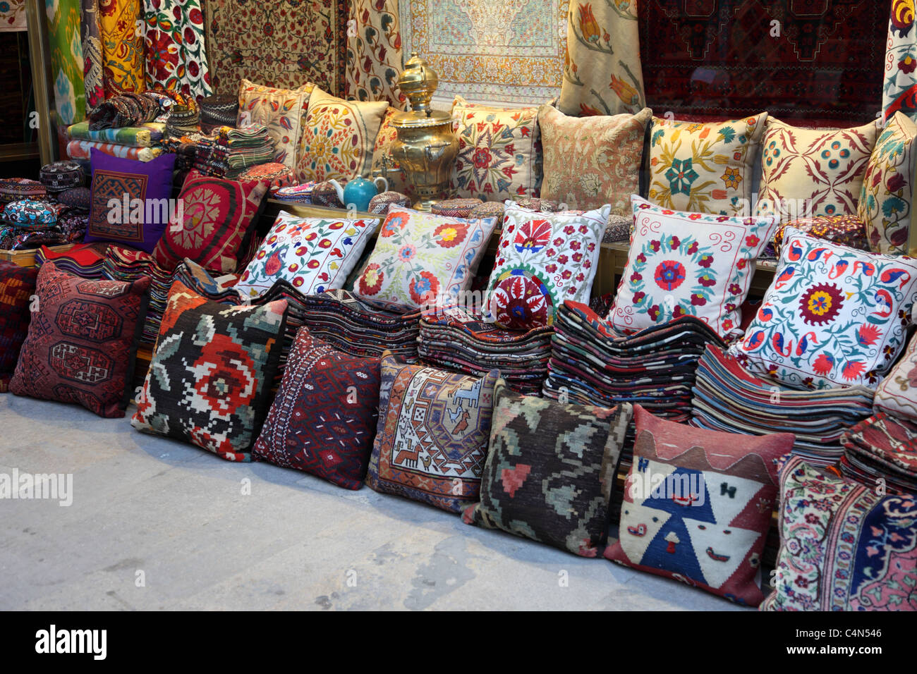 Big bazaar cheap cushions
