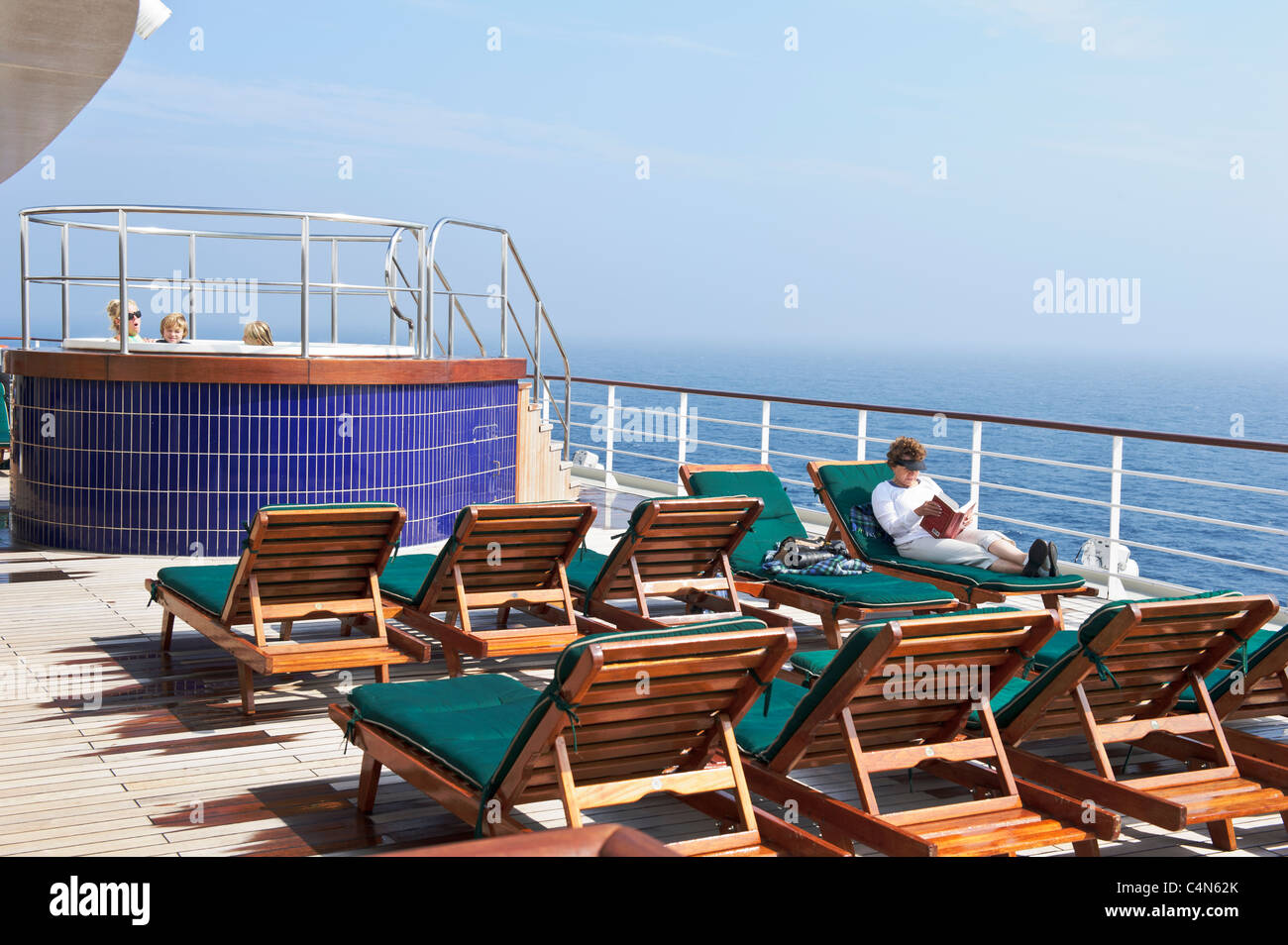 Deck cruise liner women hi-res stock photography and images - Alamy