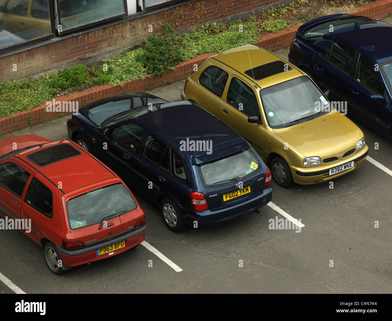 Cars parking lot hi-res stock photography and images - Alamy