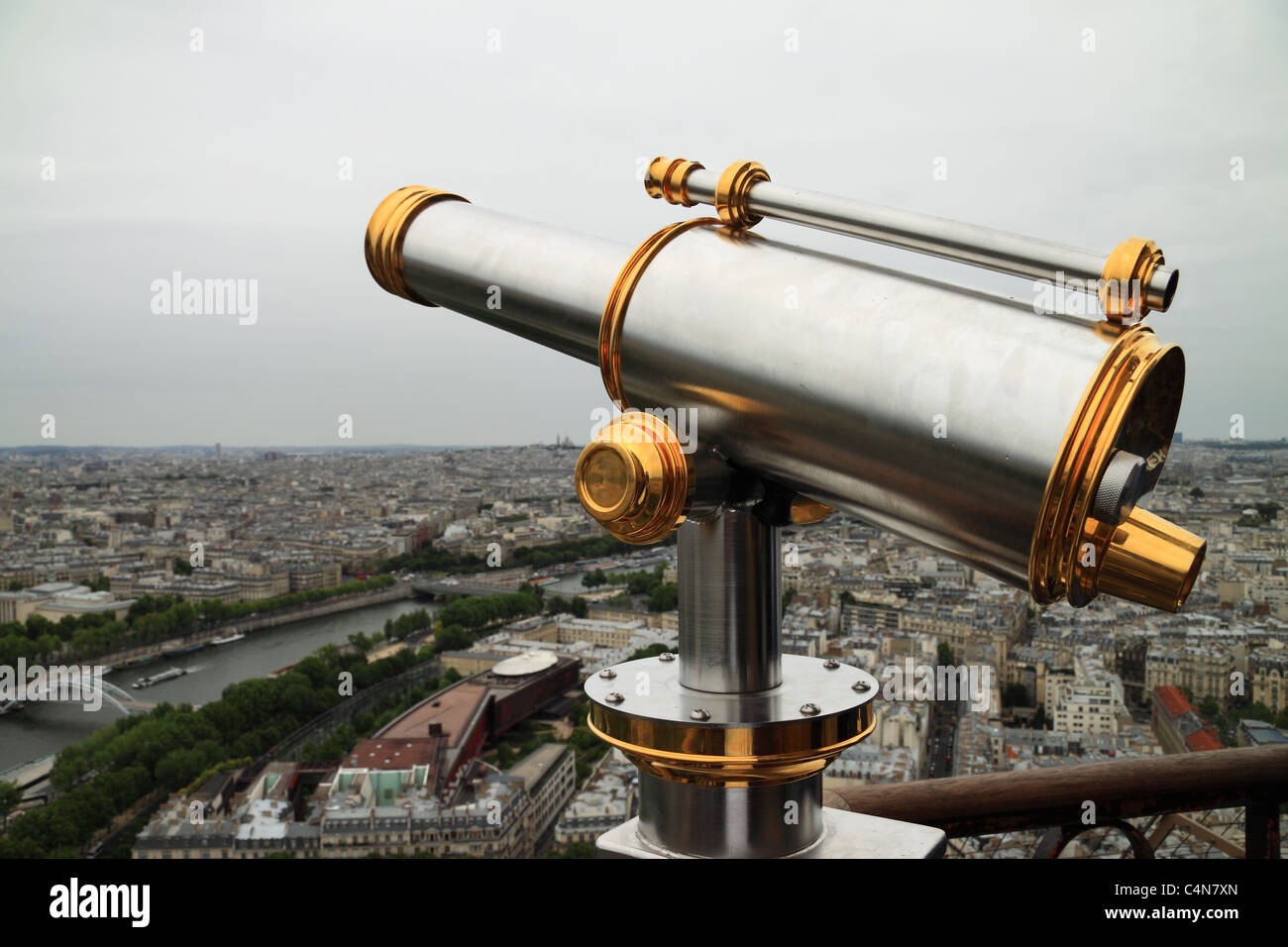 Paris telescope hi-res stock photography and images - Alamy