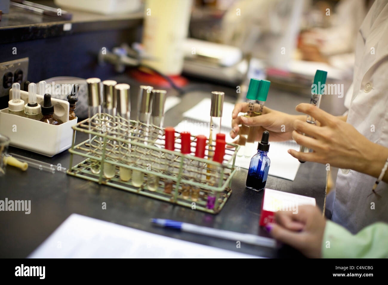 Specimen tube handling hires stock photography and images Alamy