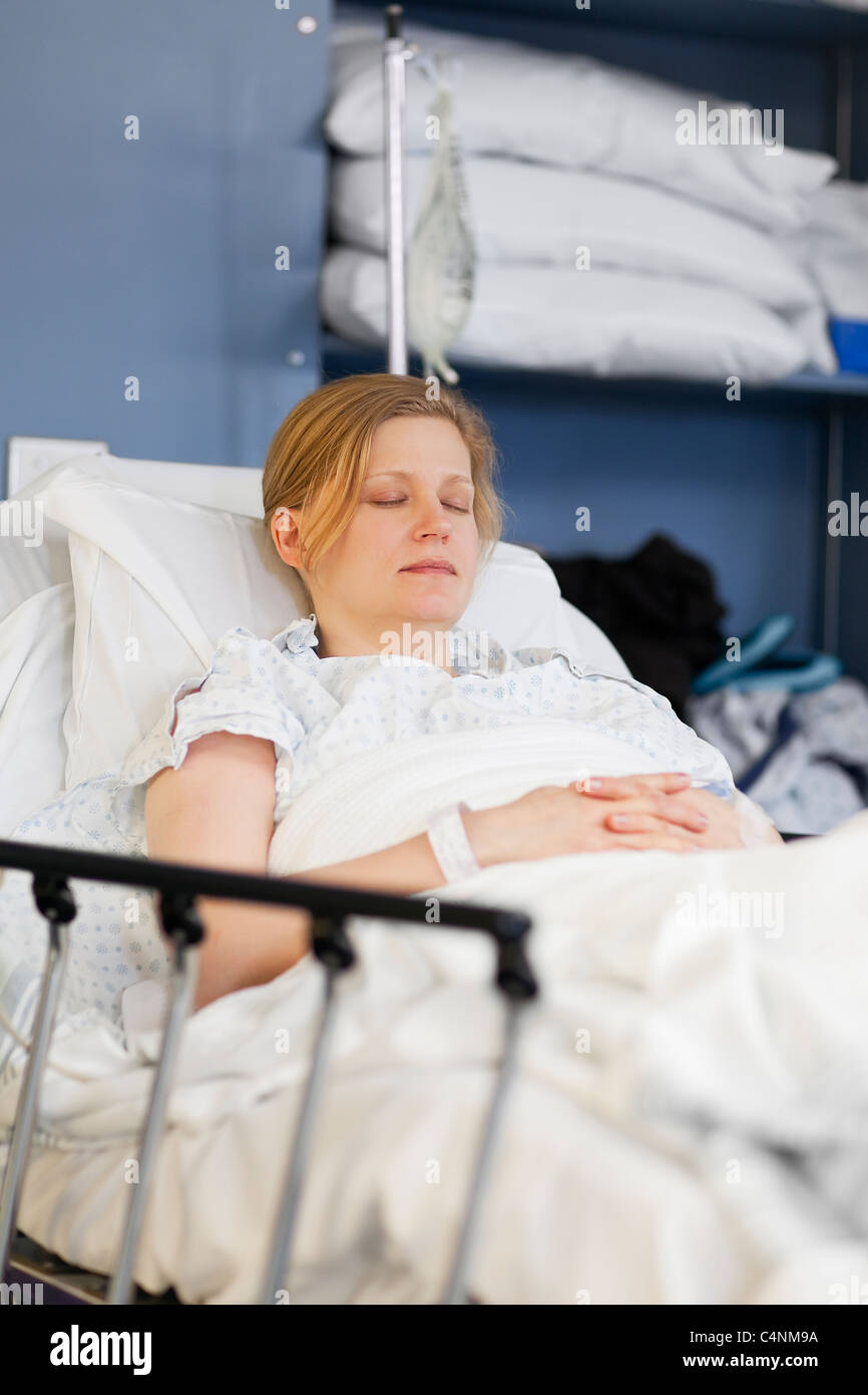 Individual in hospital bed hi-res stock photography and images - Alamy