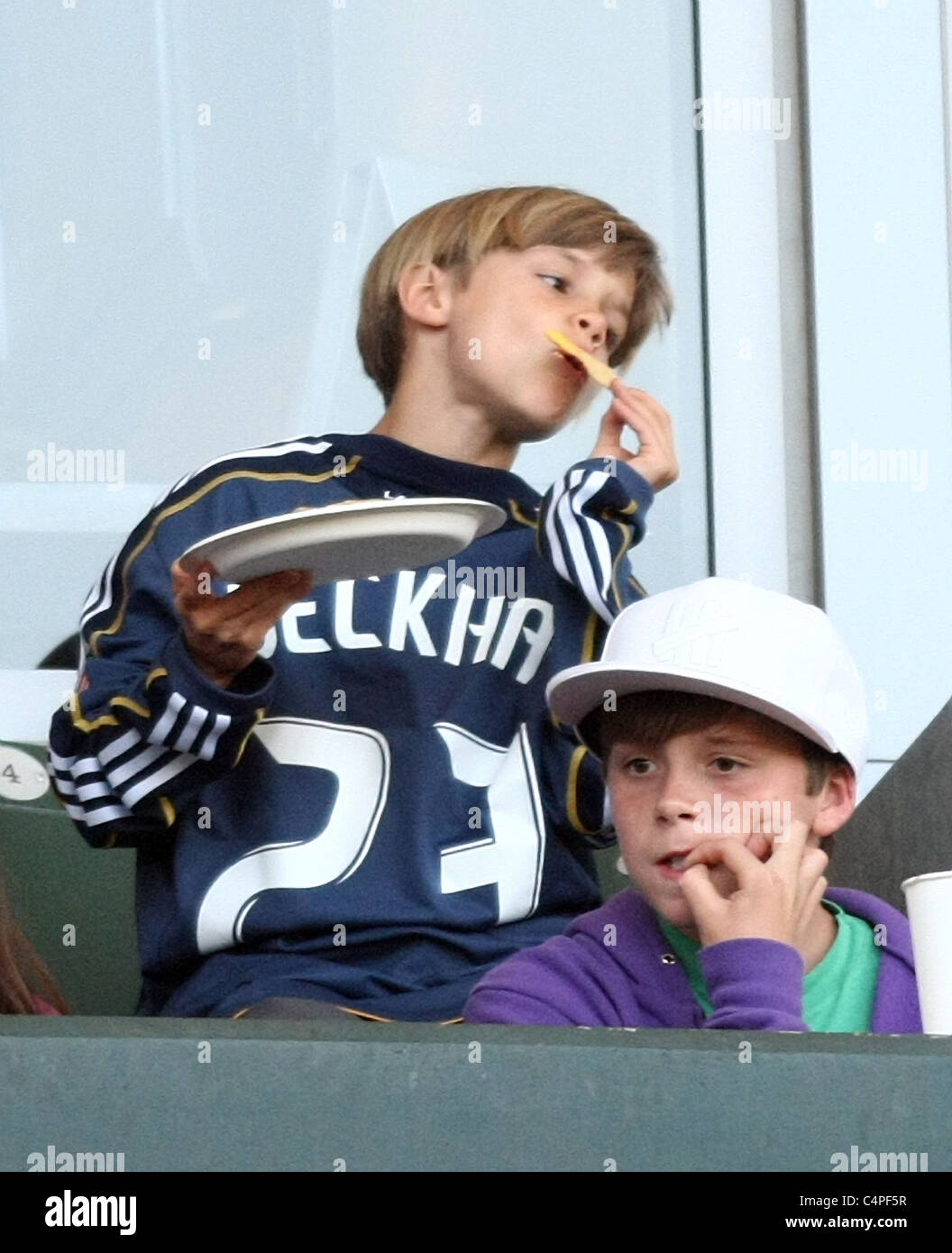 ROMEO BECKHAM BROOKLYN BECKHAM BECKHAMS AT LA GALAXY GAME CARSON LOS  ANGELES CALIFORNIA 11 June 2011 Stock Photo - Alamy