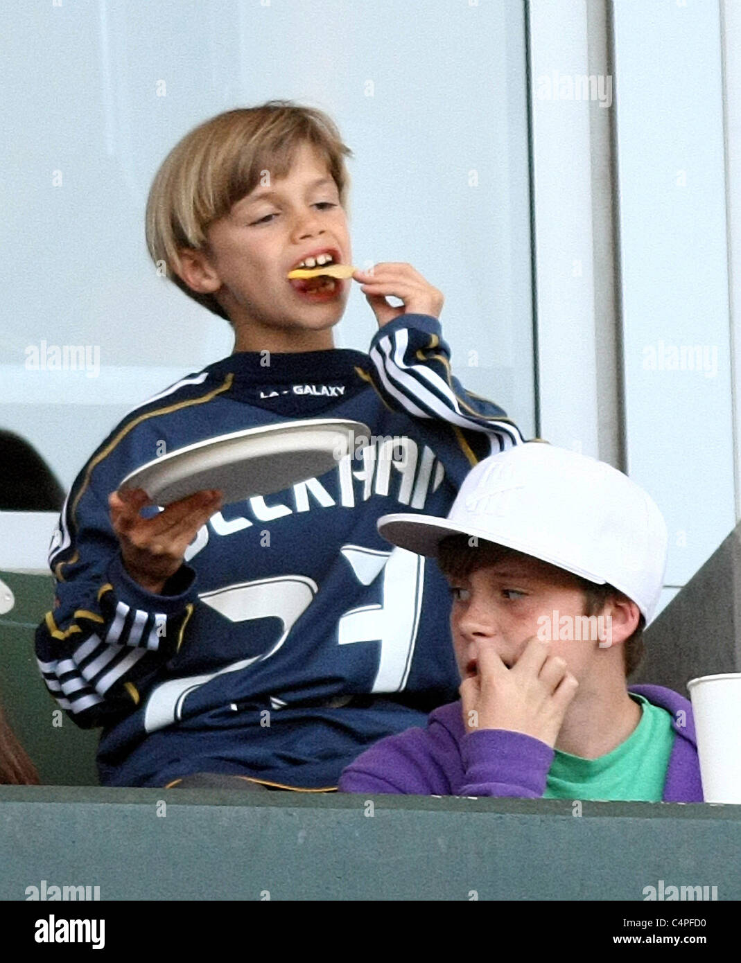 ROMEO BECKHAM BROOKLYN BECKHAM BECKHAMS AT LA GALAXY GAME CARSON LOS  ANGELES CALIFORNIA 11 June 2011 Stock Photo - Alamy