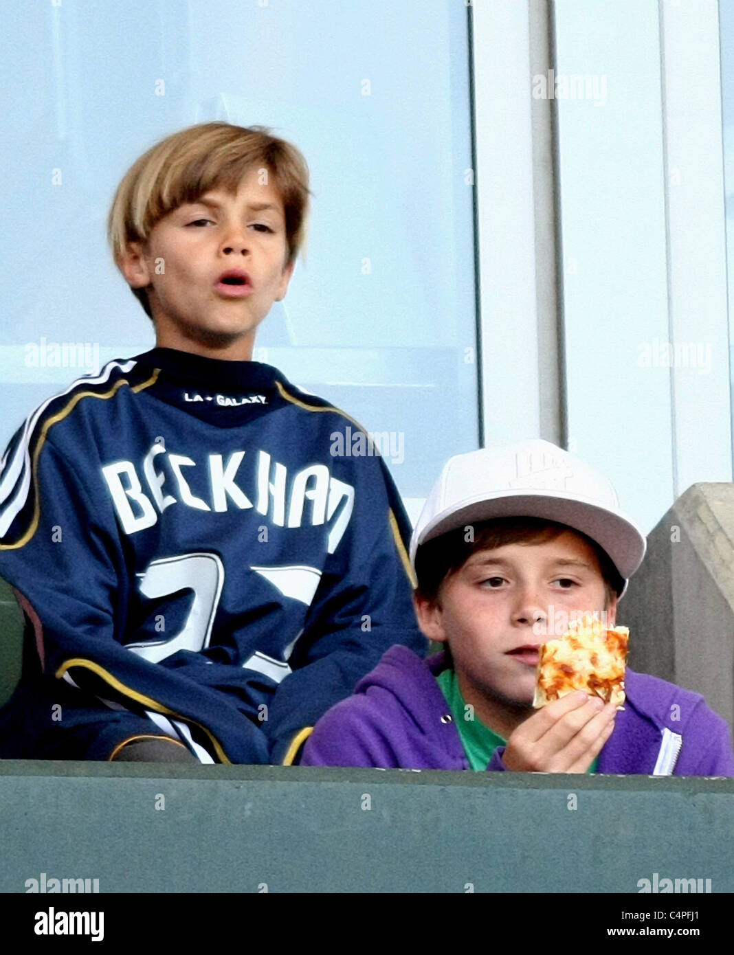 ROMEO BECKHAM BROOKLYN BECKHAM BECKHAMS AT LA GALAXY GAME CARSON LOS  ANGELES CALIFORNIA 11 June 2011 Stock Photo - Alamy