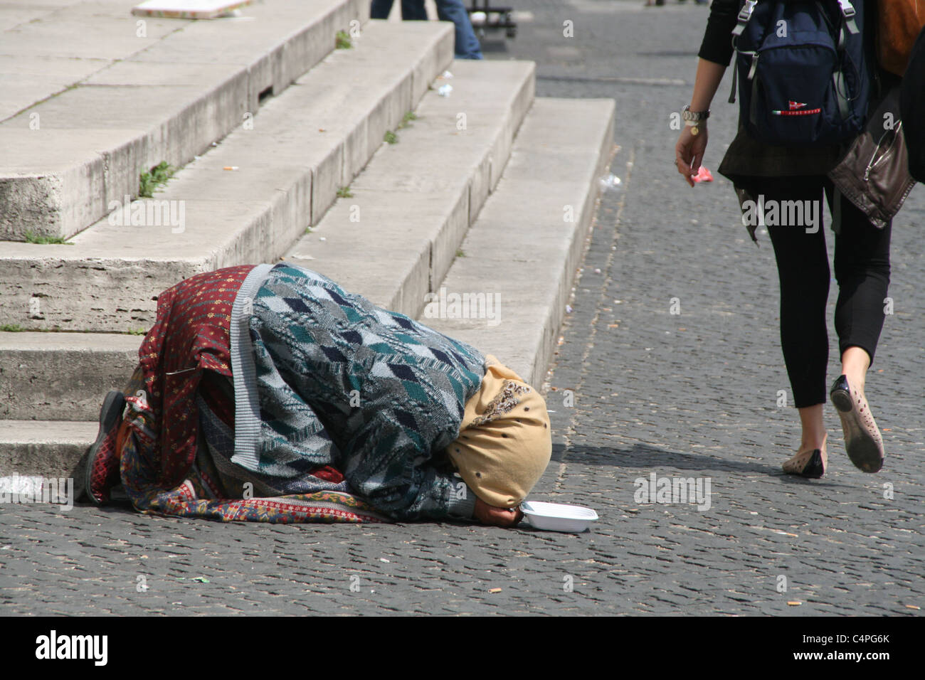 woman begging on a street in rome italy Stock Photo - Alamy