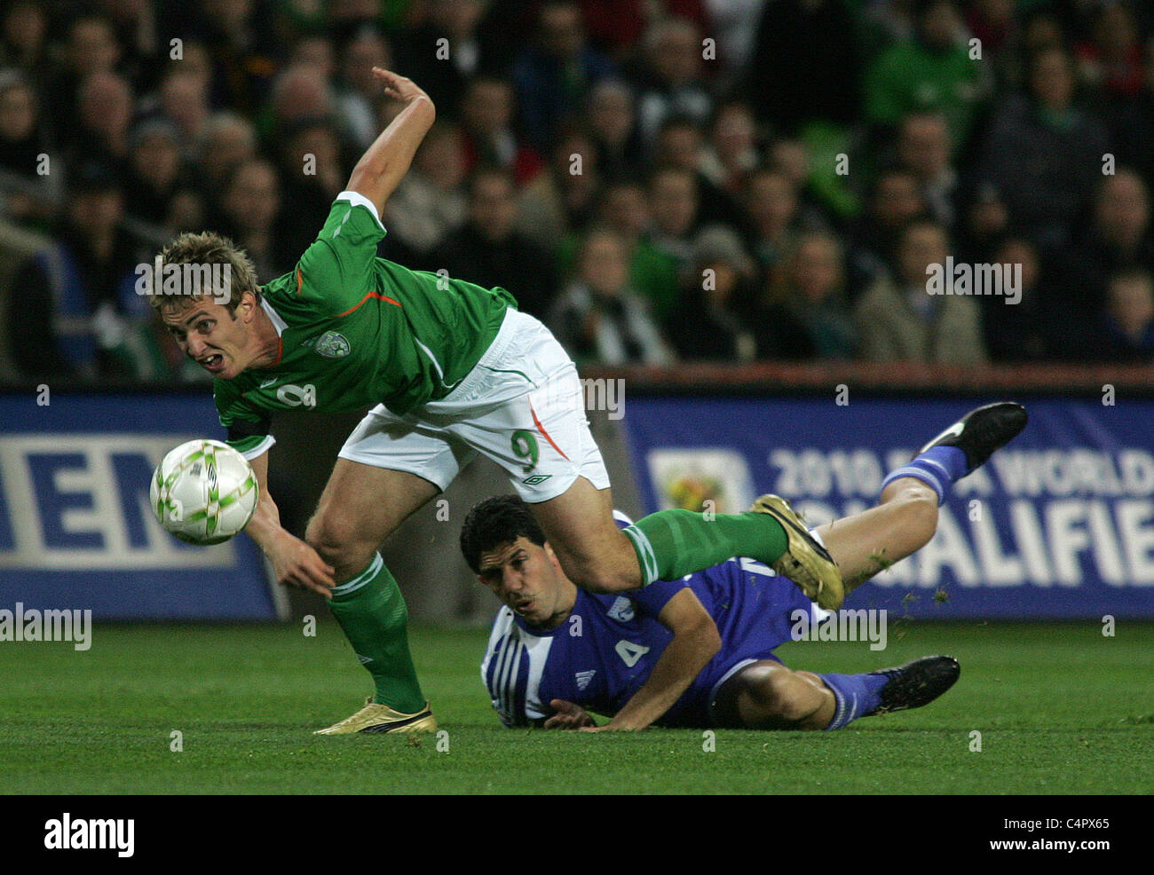 FOOTBALL, SOCCER, NORTHERN IRELAND FOOTBALL TEAM, WINDSOR PARK, FLOOD
